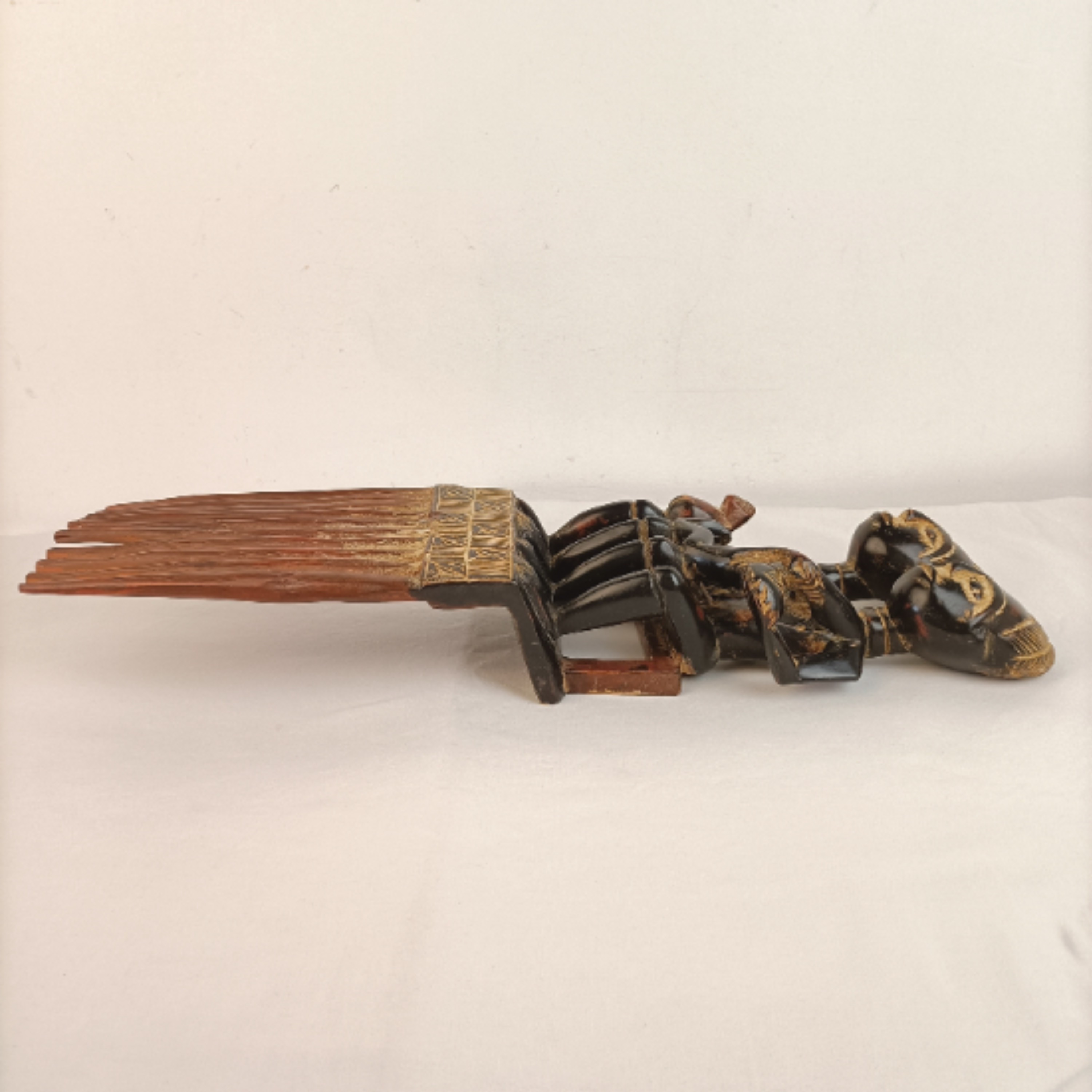 Sculpture statue peigne en bois africain - Photo 6