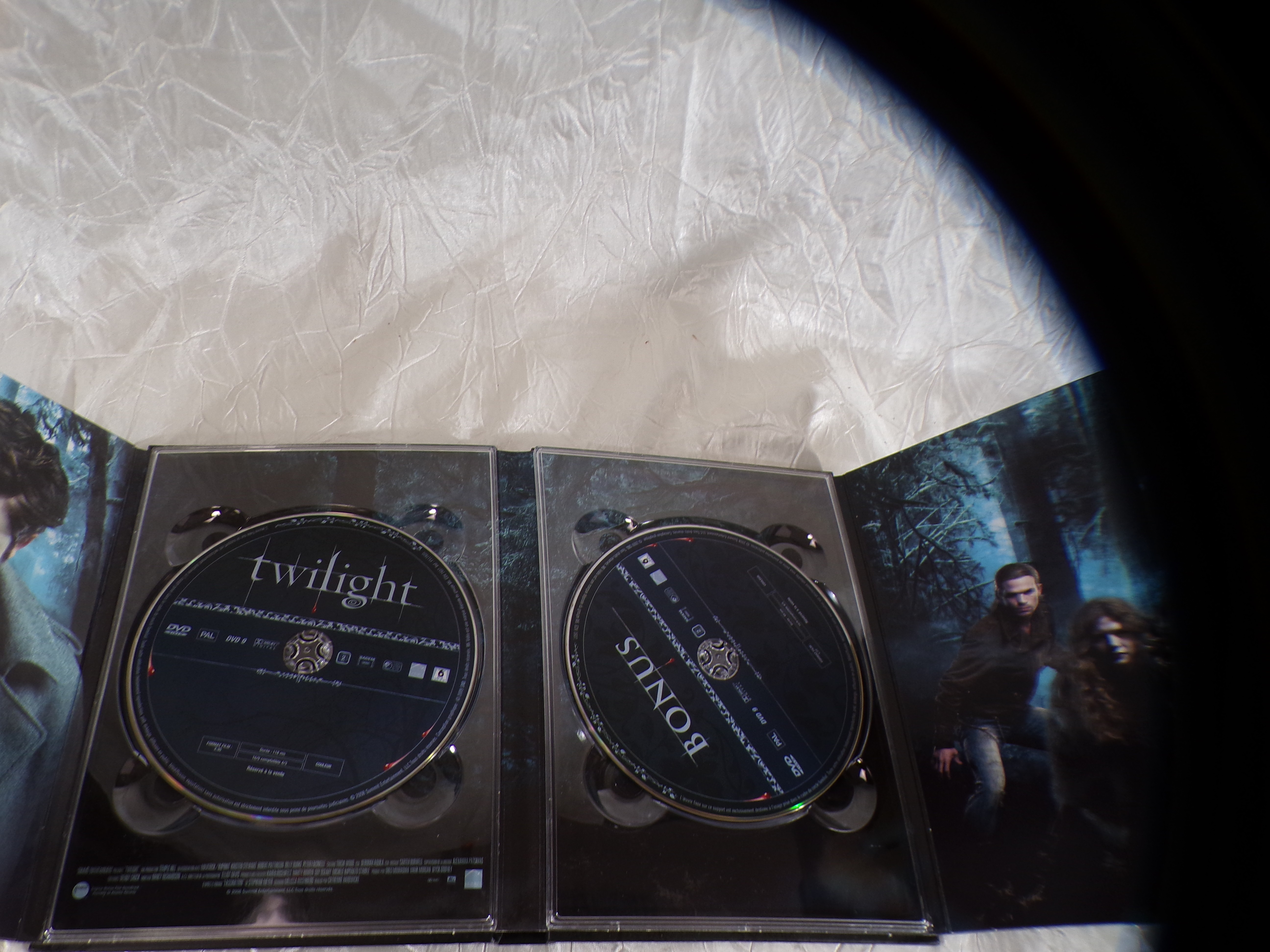 Voir photo 3 de DVD collector "Steelbook" saga Twilight, Fascination. DVD collector "Steelbook" saga Twilight, Fascination. Très bon état - Vue 3 -