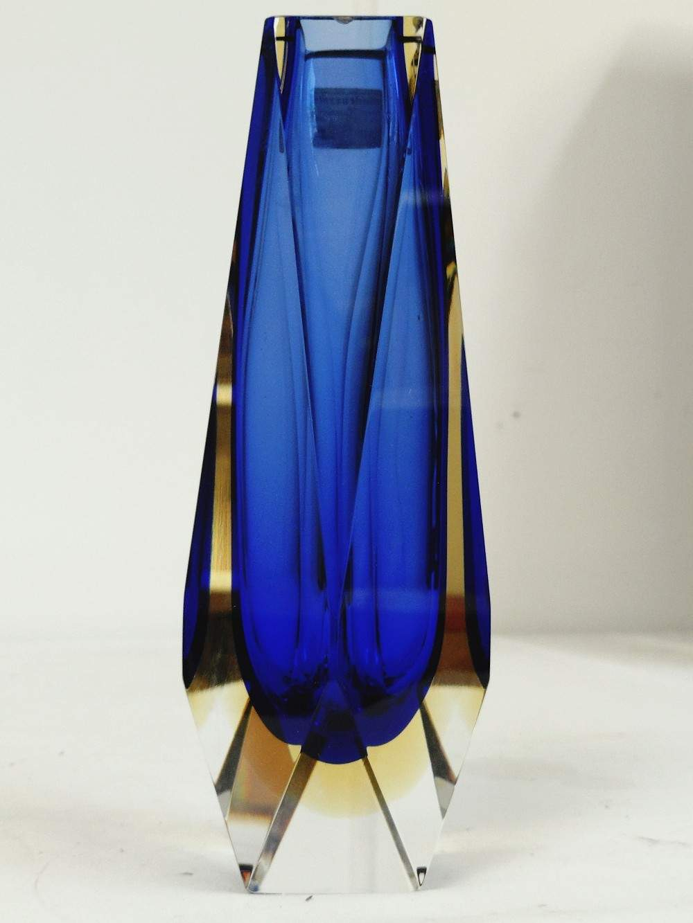 Vase en verre Murano sommerso facetté bleu Klein et ambre-1970, fait main. - Photo 7