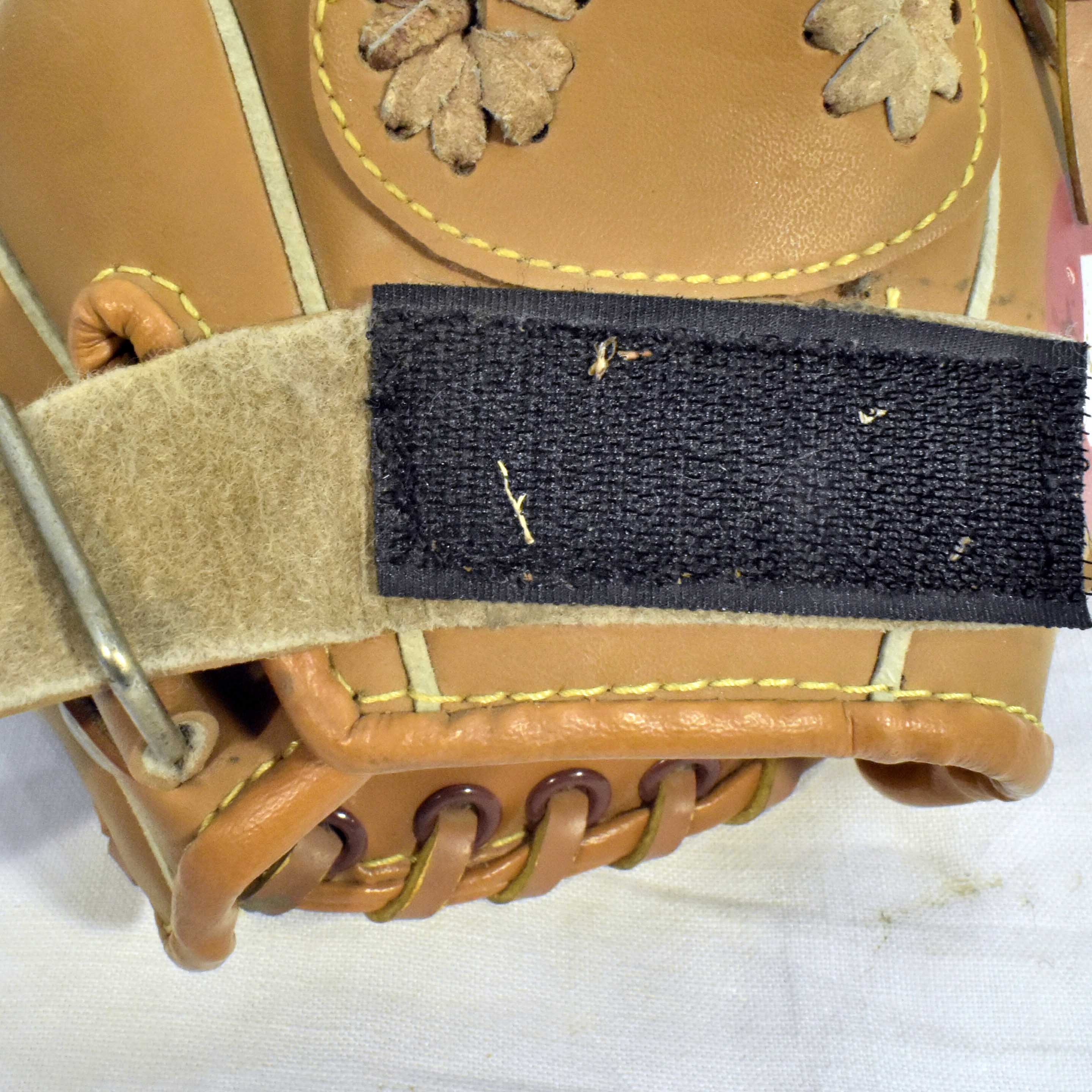 Voir photo 10 de Gant de Base Ball Gaucher Barnett® JL01 & Sa Balle Usagée Gant de Base Ball Gaucher Barnett® JL01 & Sa Balle Usagée - Vue 10 -