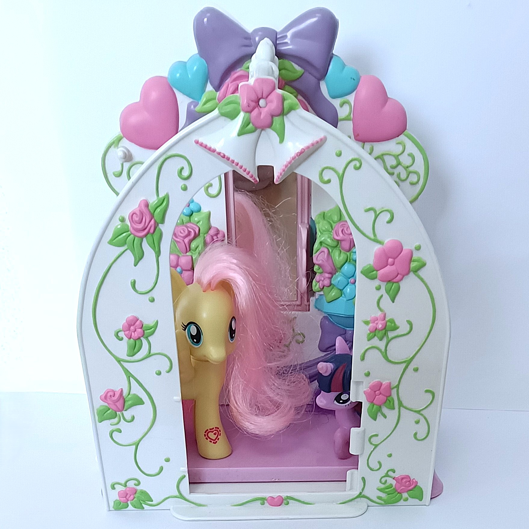 Voir photo 2 de Chapelle My Little Pony avec décor floral et deux figurines de remplacement Chapelle My Little Pony avec décor floral et deux figurines de remplacement Bon état - Vue 2 -