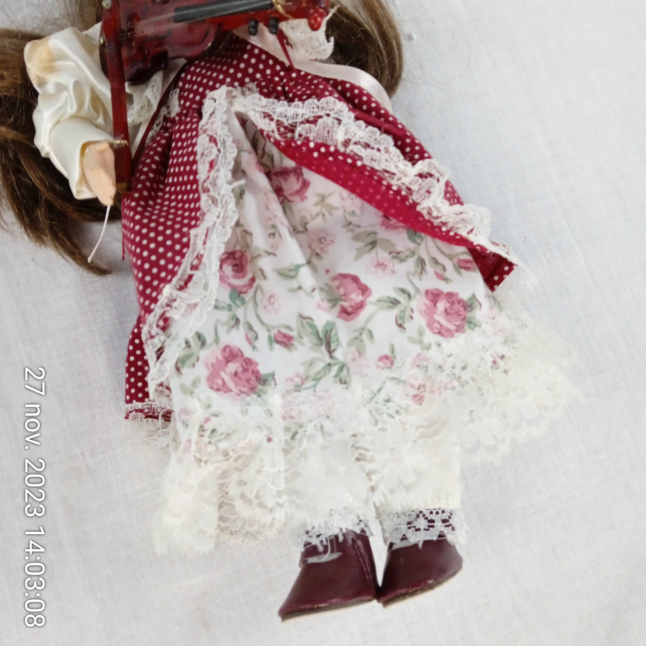 Poupée ancienne en porcelaine avec violon  - Photo 1