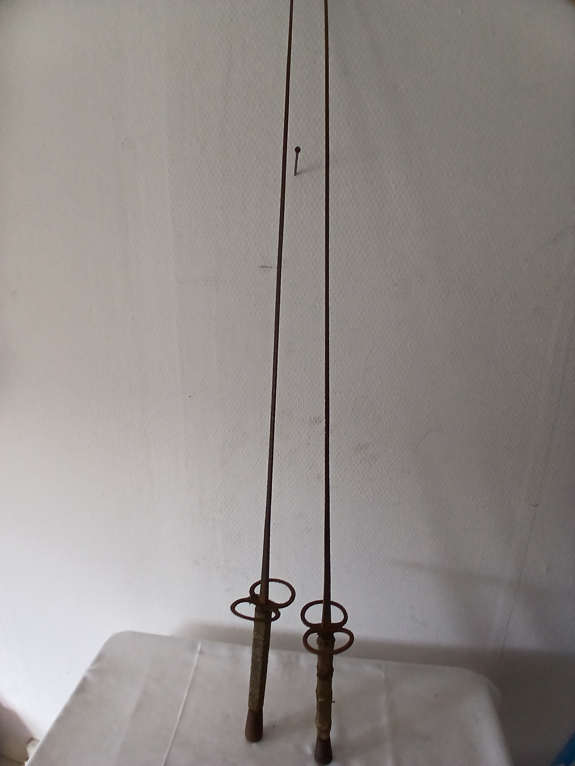 Lot de 2 anciens fleurets de duel non mouchetés. État correct - Vue 2 - 