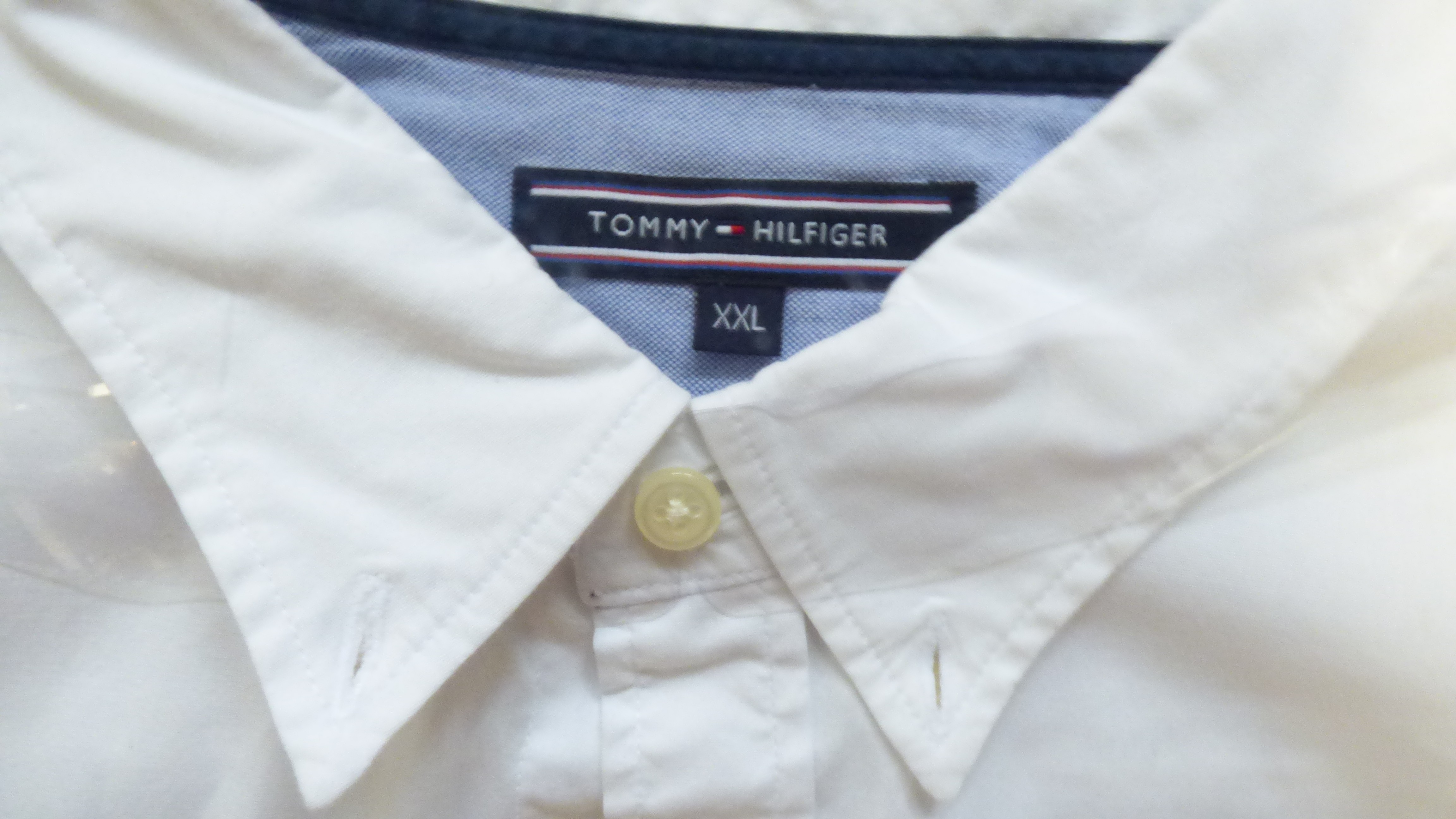 Voir photo 3 de Chemise blanche homme manches courtes "Tommy Hilfiger" Taille XXL neuve Chemise blanche homme manches courtes "Tommy Hilfiger" Taille XXL neuve Comme neuf - Vue 3 -