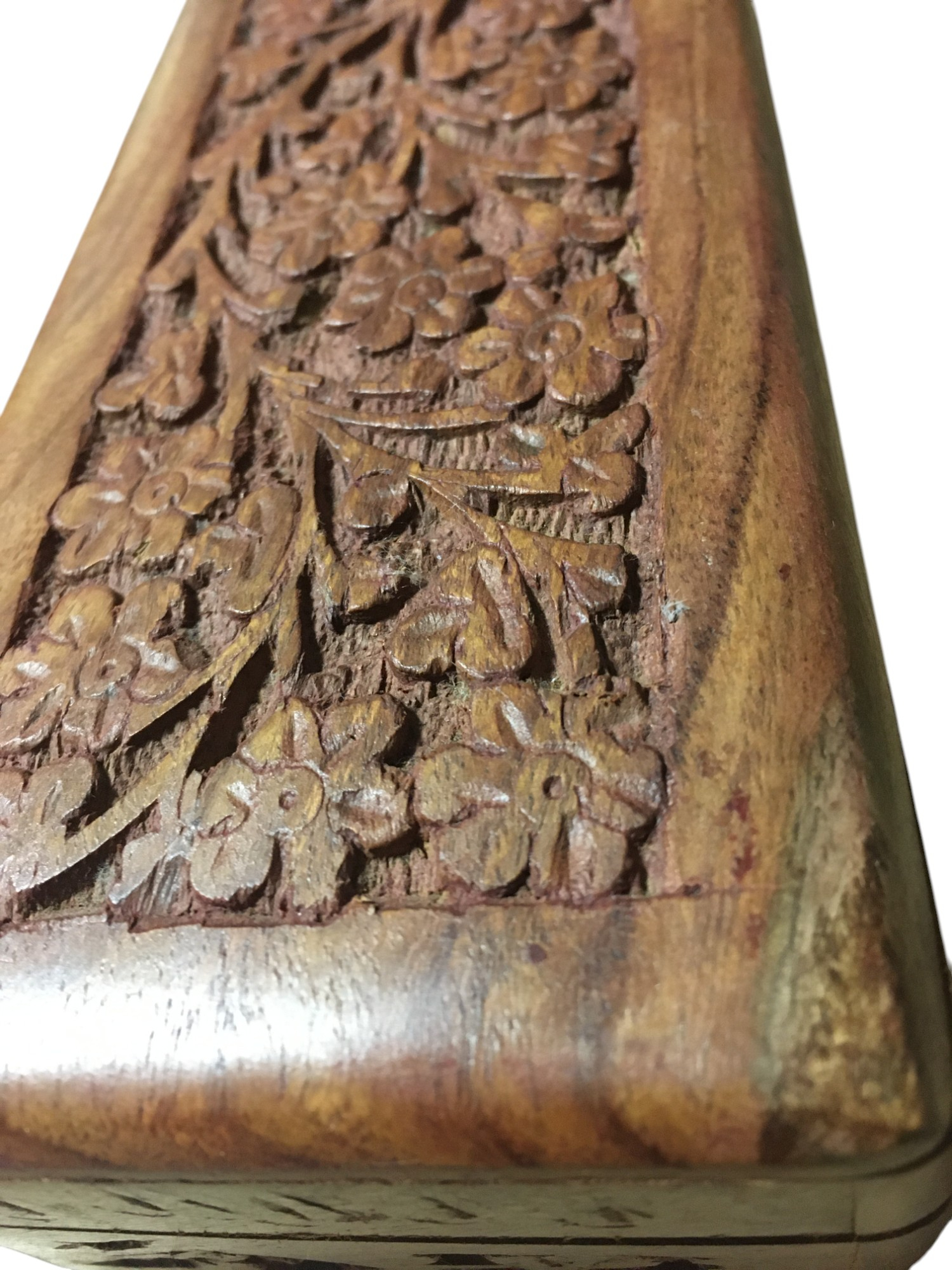 Boite en bois sculpté - Photo 1