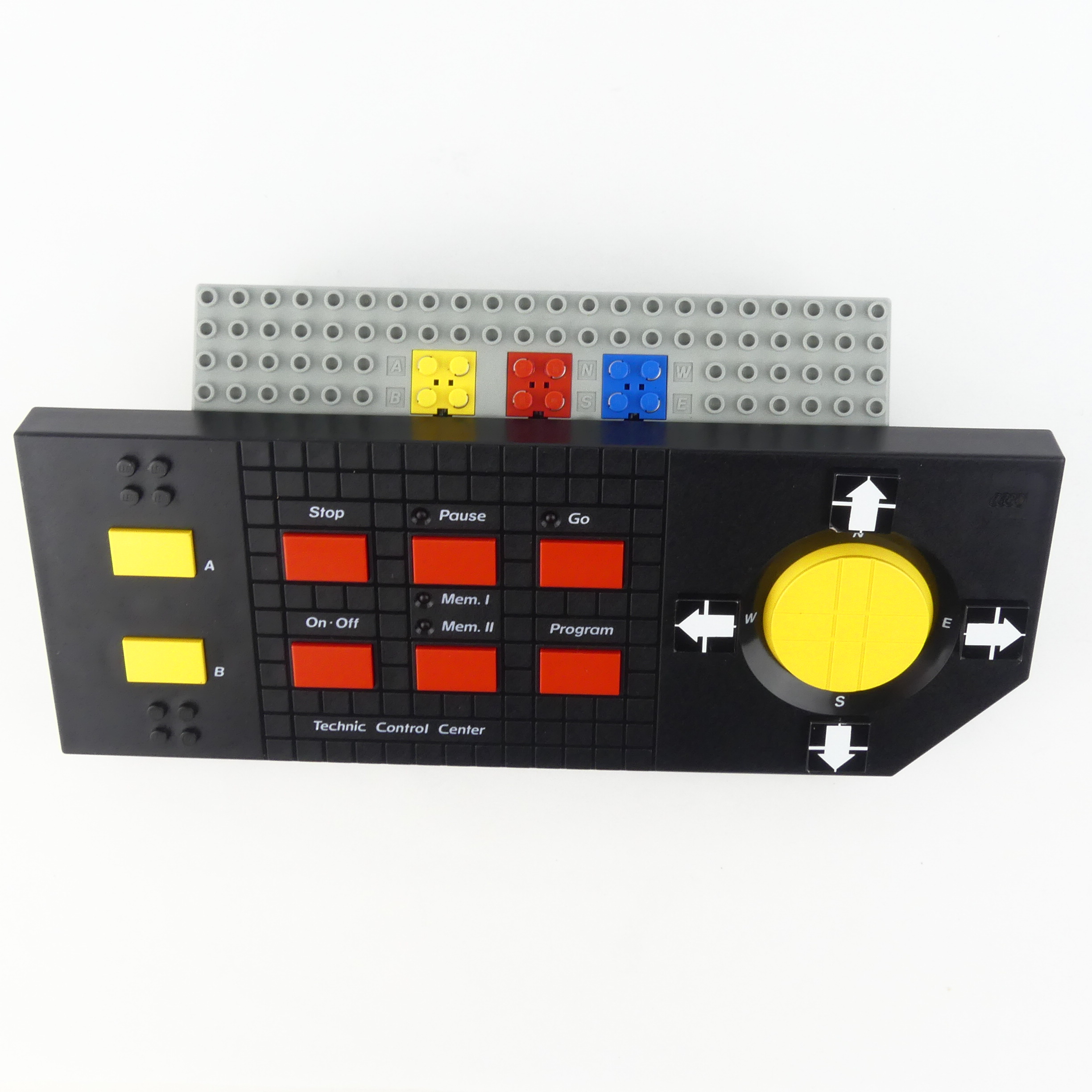 Voir photo 4 de Lego Technic 8094 Table Traçante Lego Technic 8094 Table Traçante Bon état - Vue 4 -