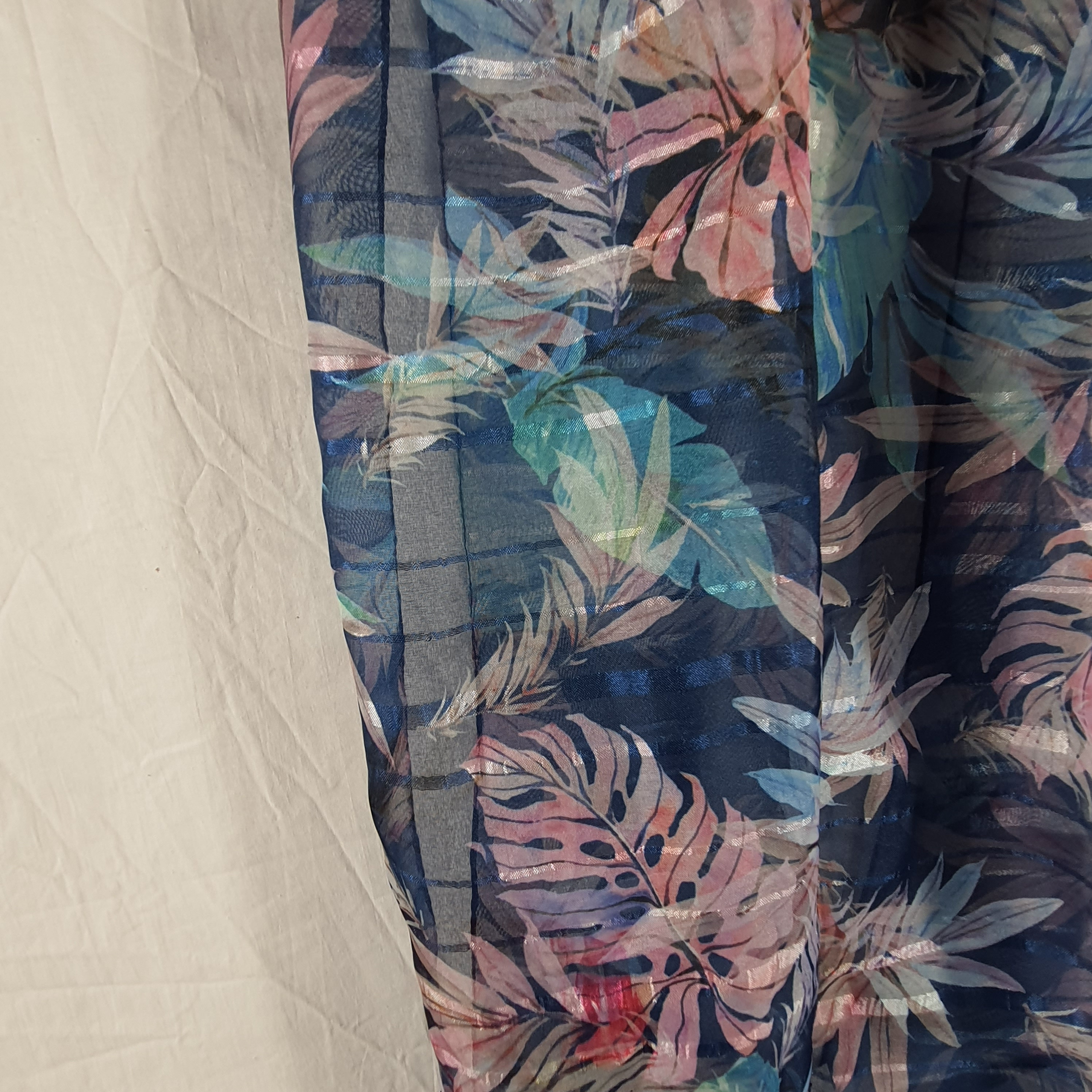Foulard léger rectangulaire, tons bleus et roses - Armand Thiery - Photo 1