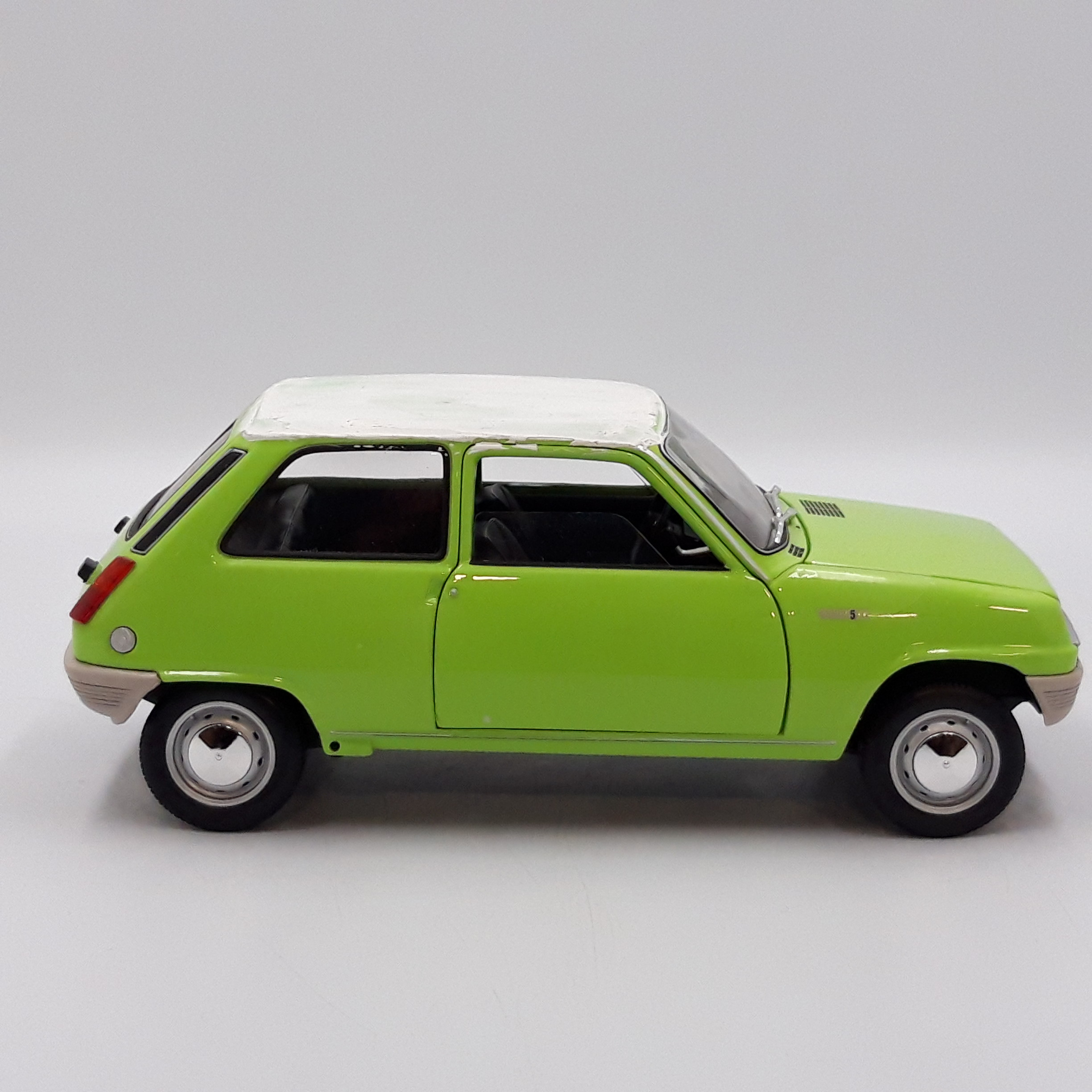 Solido Miniature 1/43 – Renault 12 Break 1975 – Vert Clair Doré – France – Collection Série 10