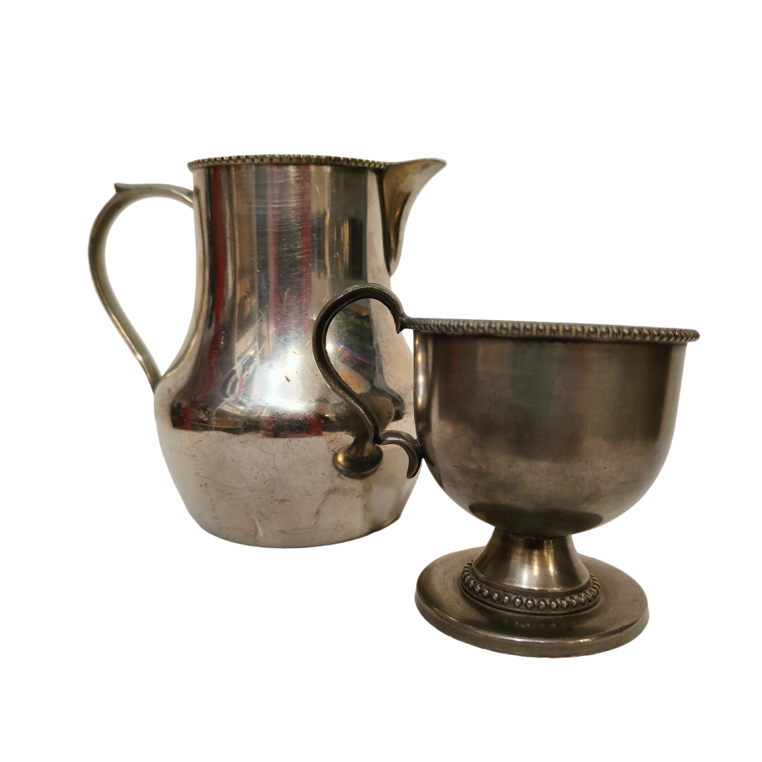 Acheter Petite tasse et pichet en étain Bon état - 14,00 € Petite tasse et pichet en étain Bon état - reconditionné disponible sur Label Emmaüs