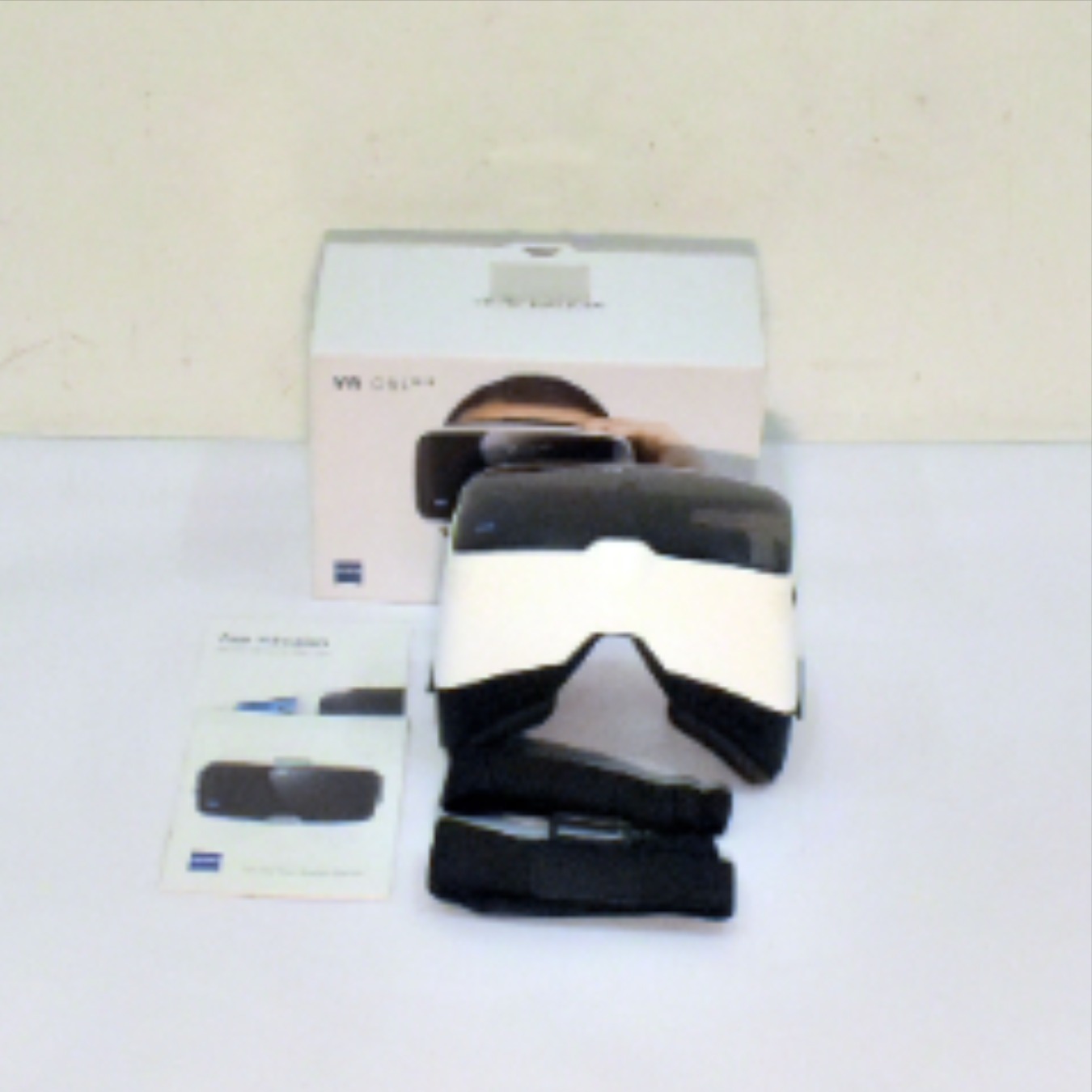 Voir photo 3 de VR ONE Plus - Carl Zeiss™ - Casque de Réalité Virtuelle - 2016 VR ONE Plus - Carl Zeiss™ - Casque de Réalité Virtuelle - 2016 - Vue 3 -