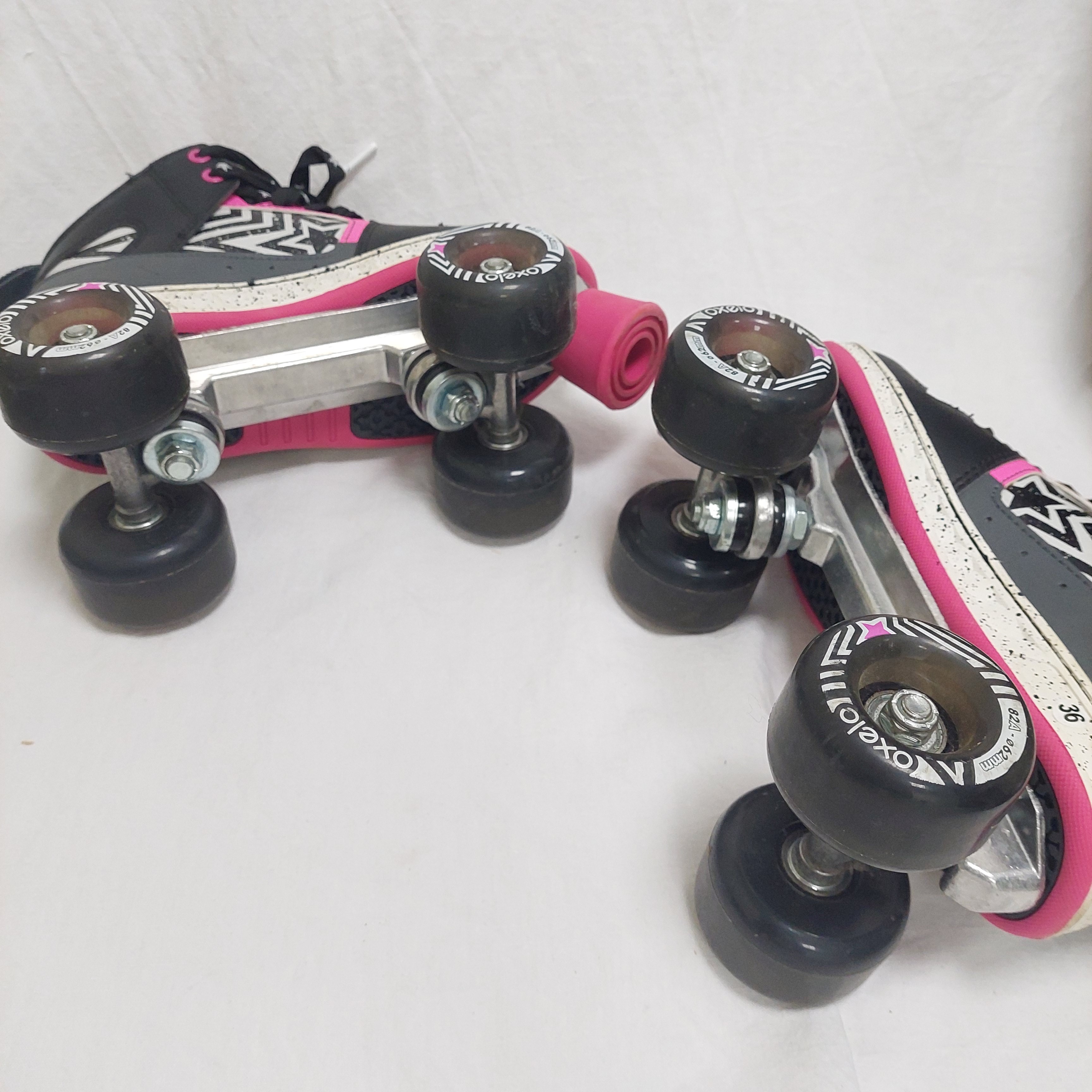 Patins à roulettes - 4 roues- rollers - Oxelo - taille 36 - rose - noir - étoile Très bon état - Vue 4 - 