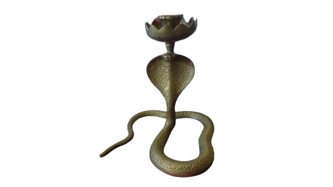Acheter Bougeoir en forme de cobra vintage Bon état - 40,00 € Bougeoir en forme de cobra vintage Bon état - reconditionné disponible sur Label Emmaüs