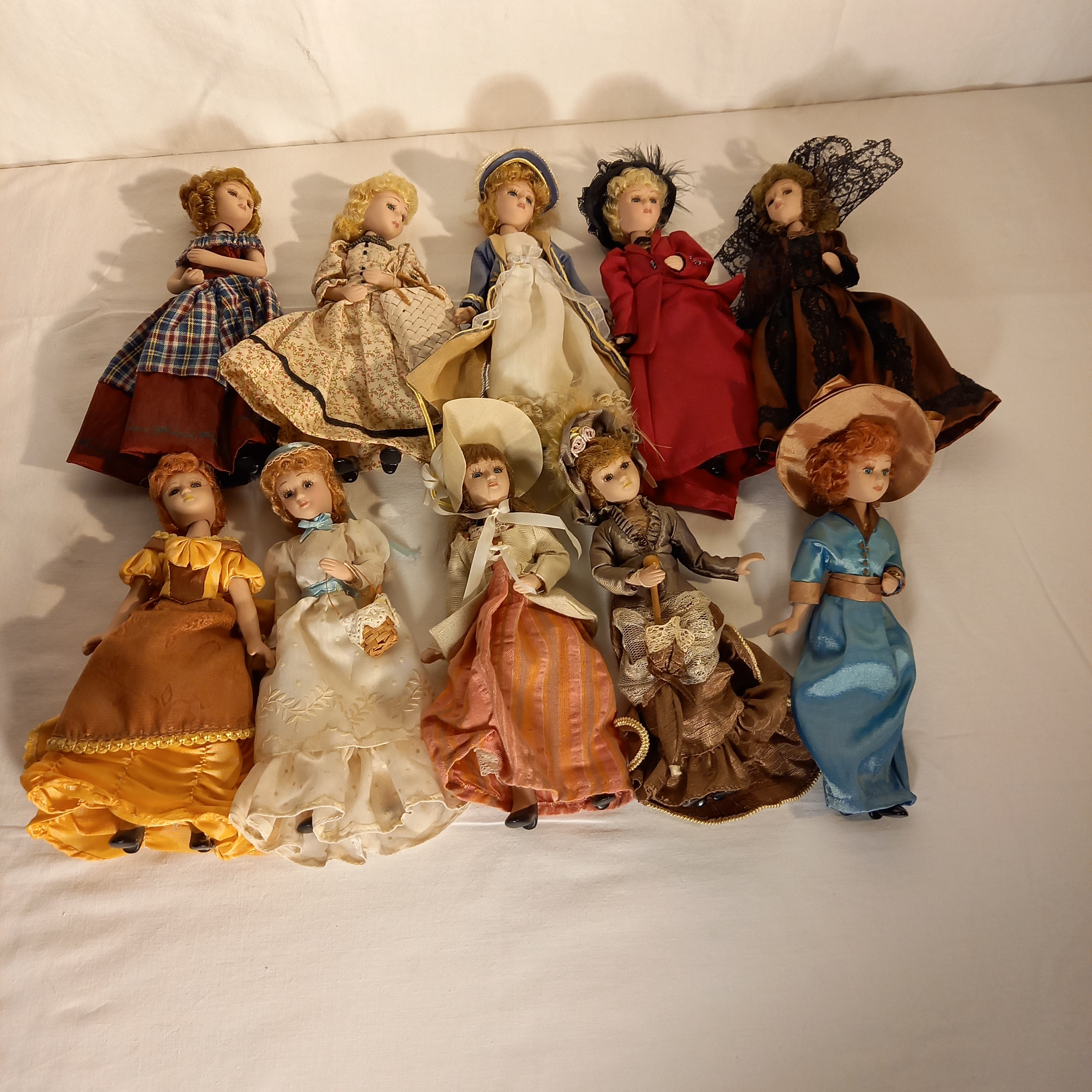 Lot de 10 poupeés de collection en porcelaine  - Vue 2 - 