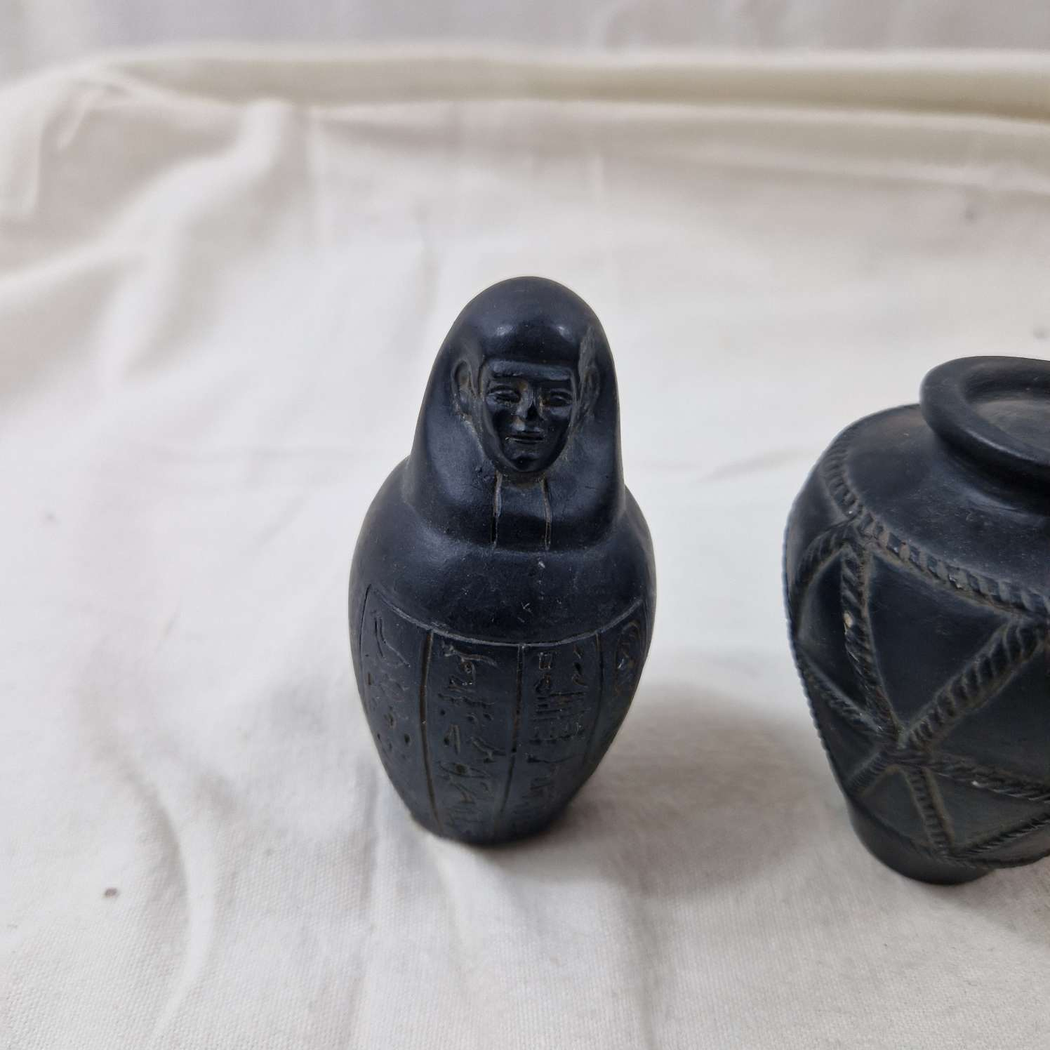 Petit lot de statuettes égyptiennes en résine - Photo 1