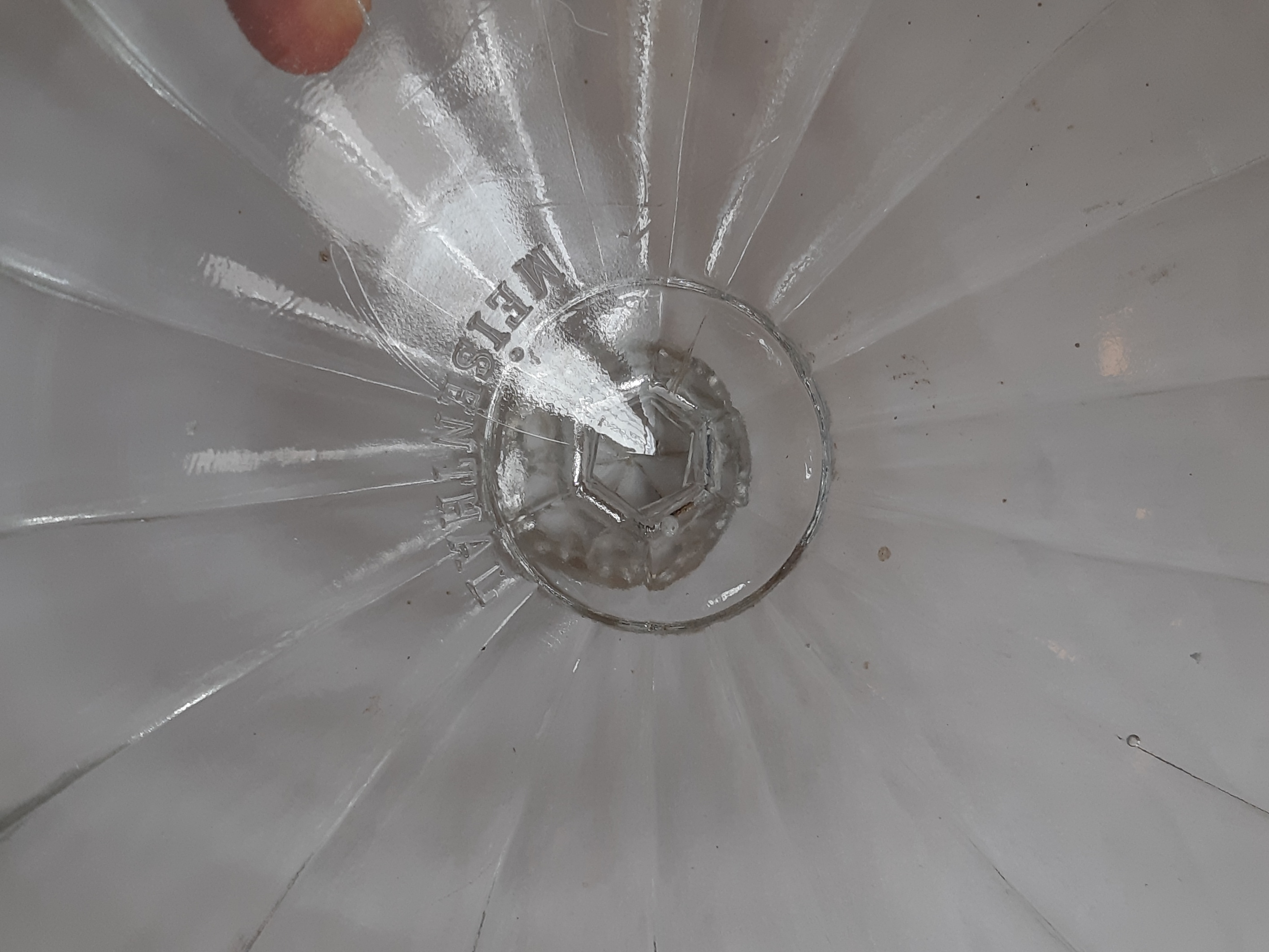Petit Plat à Cloche Ancien En Verre Moulé Transparent - Présentoir Ou Décoration