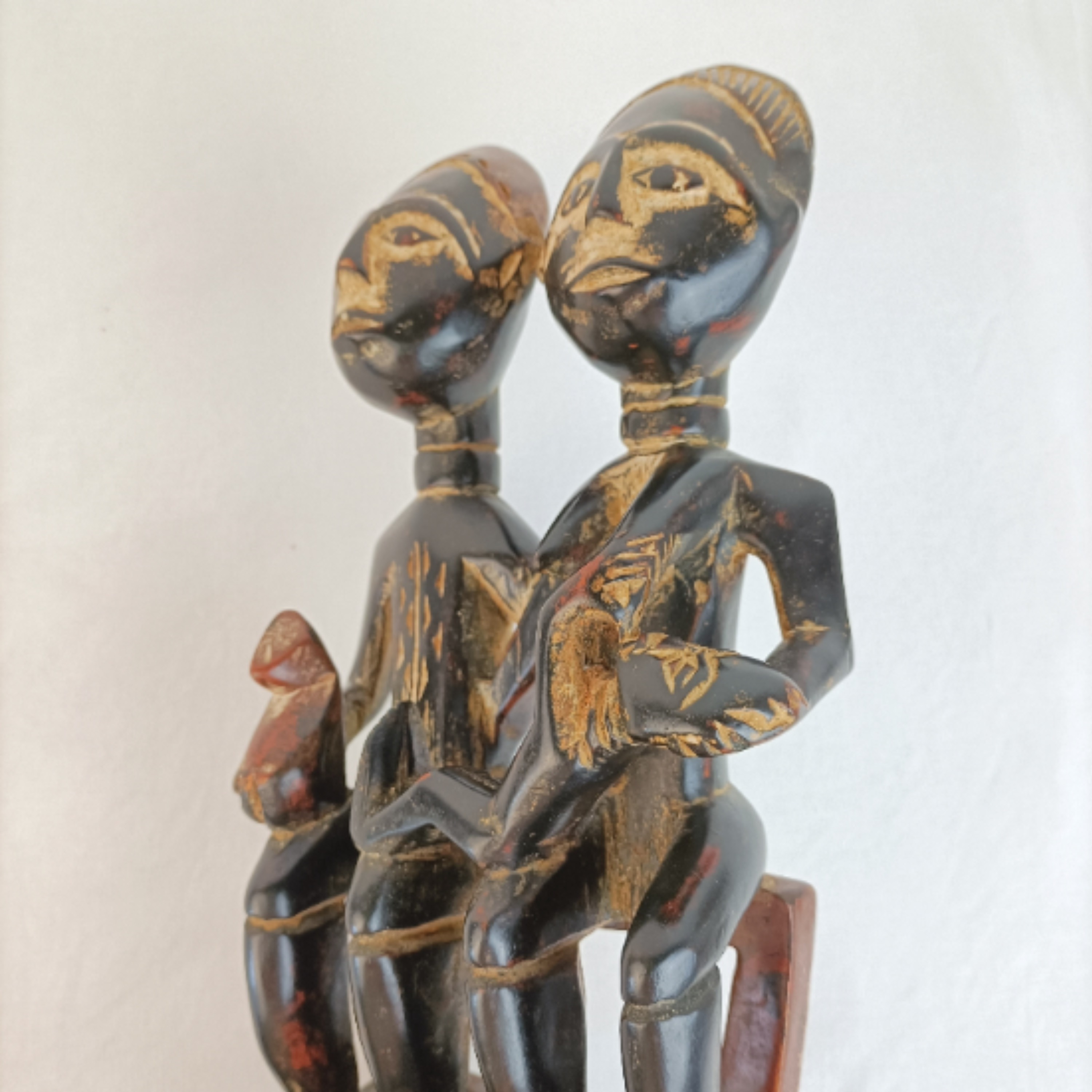 Sculpture statue peigne en bois africain - Photo 5