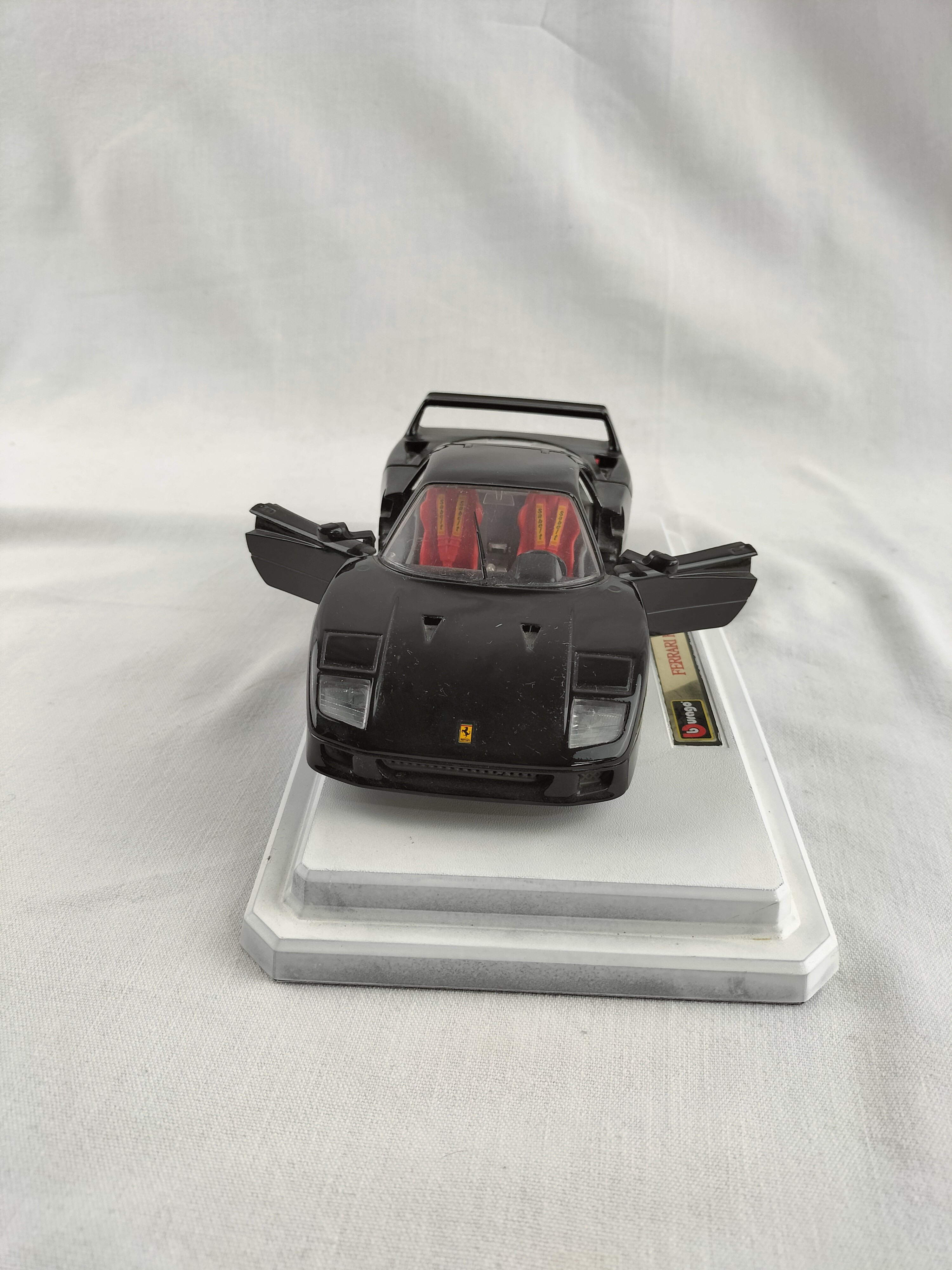 Voir photo 35 de Lot de 8 voitures miniatures de collection – Ferrari, Porsche, Mustang, Cadillac, Corvette Lot de 8 voitures miniatures de collection – Ferrari, Porsche, Mustang, Cadillac, Corvette Bon état - Vue 35 -
