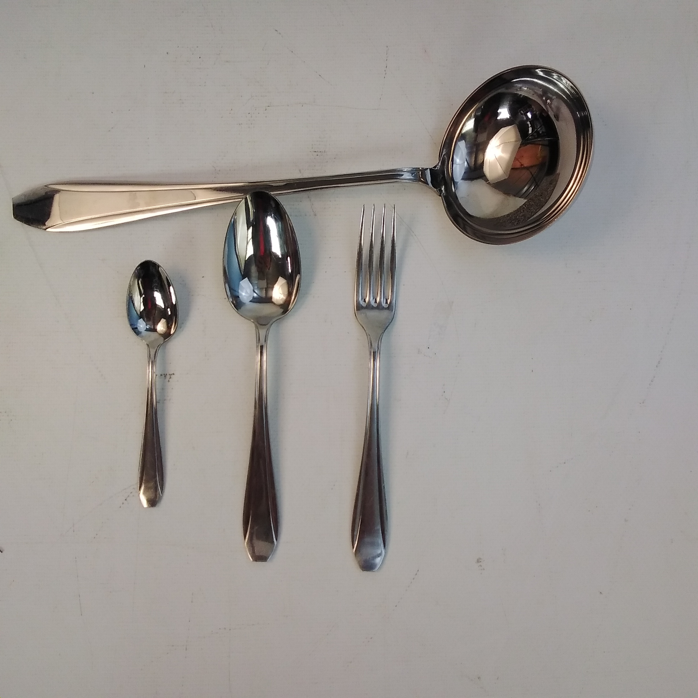 Ménagère 12 personnes + louche - Acier Inox Très bon état - Vue 3 - 