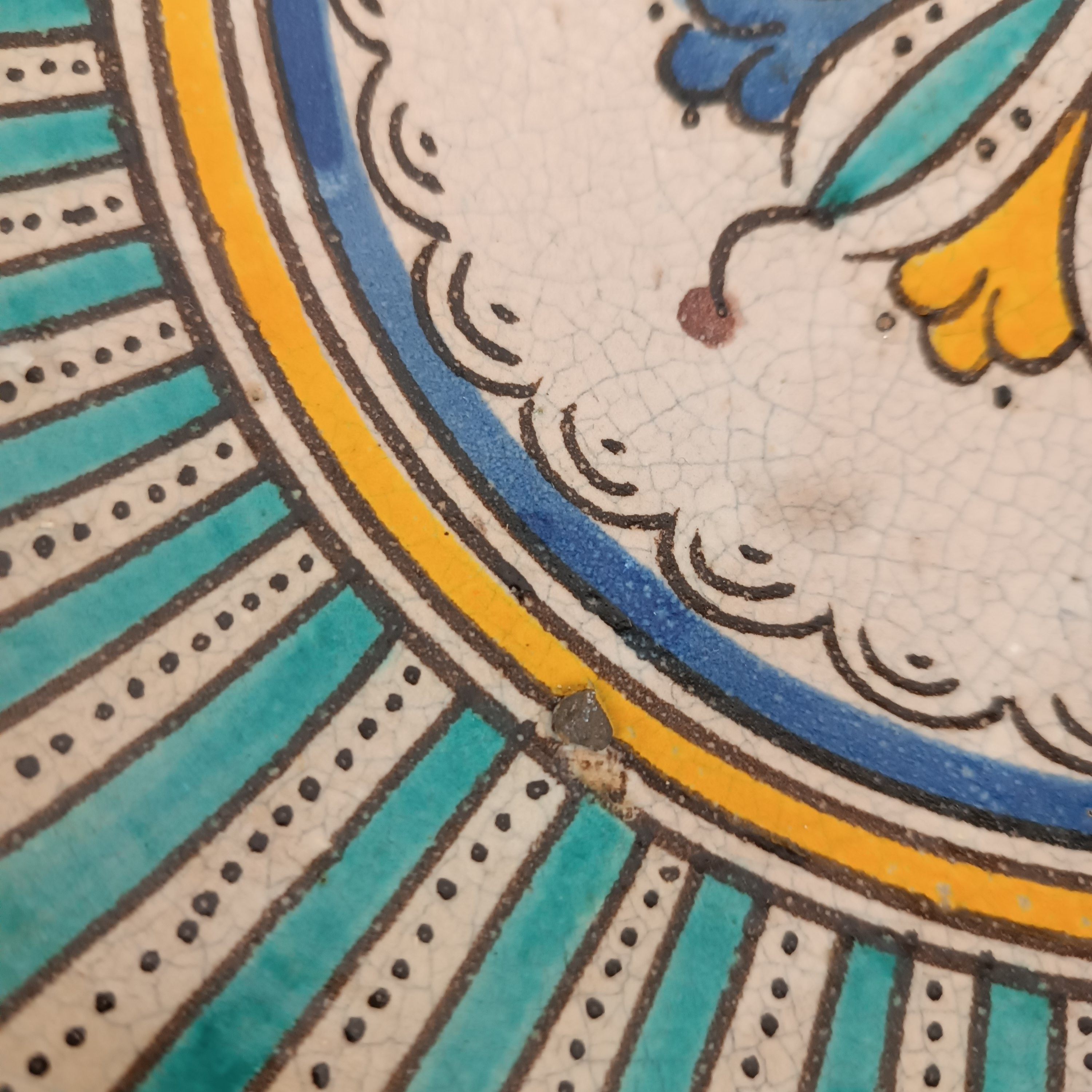 Grand plat marocain en céramique, fait main, diamètre de 31,5 cm - État correct - Photo 8