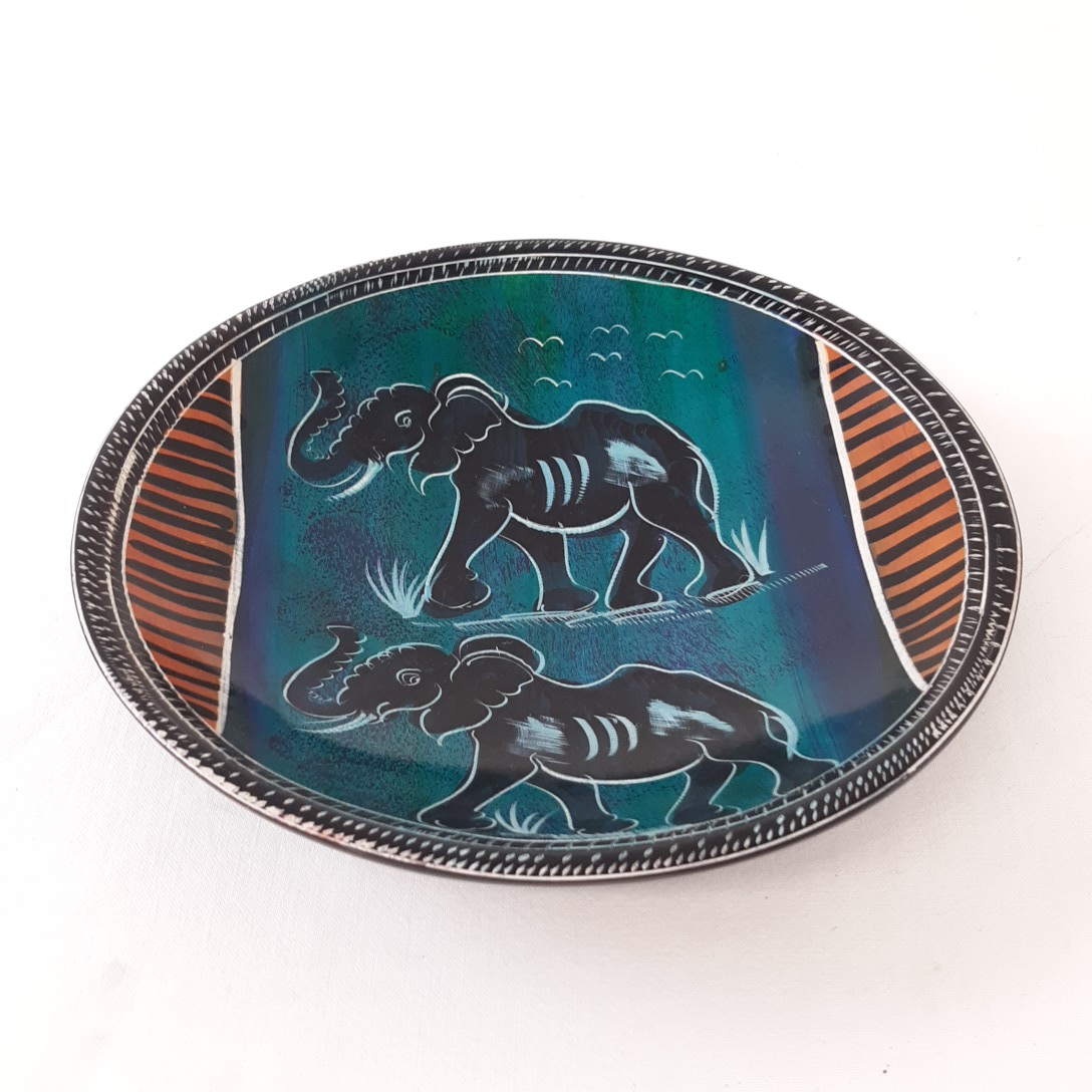 Assiette ronde décorative en bois motif éléphant - État correct - Photo 3