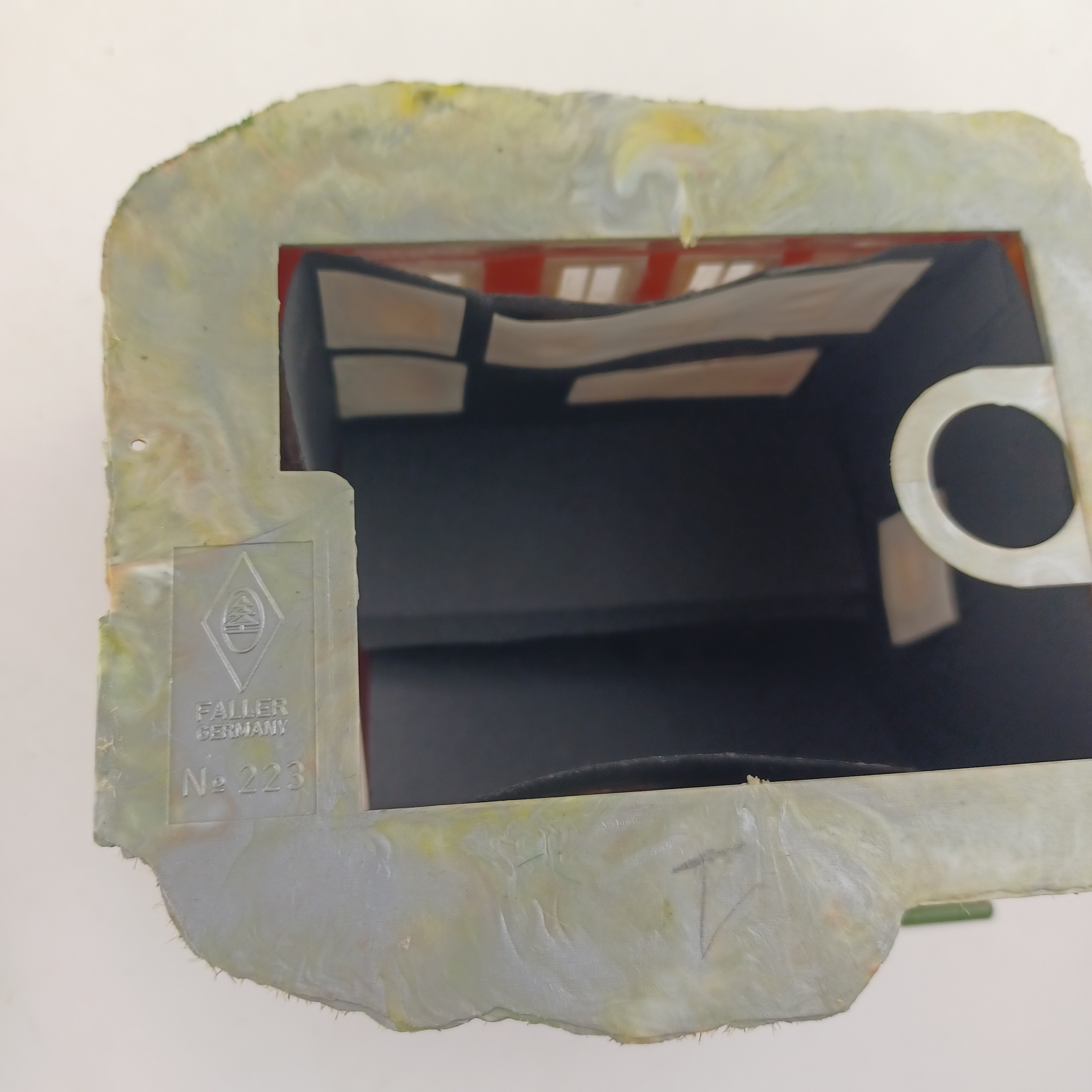 Maquette de modélisme d'une maison à cheminée de 10x9x8 cm Très bon état - Vue 9 - 