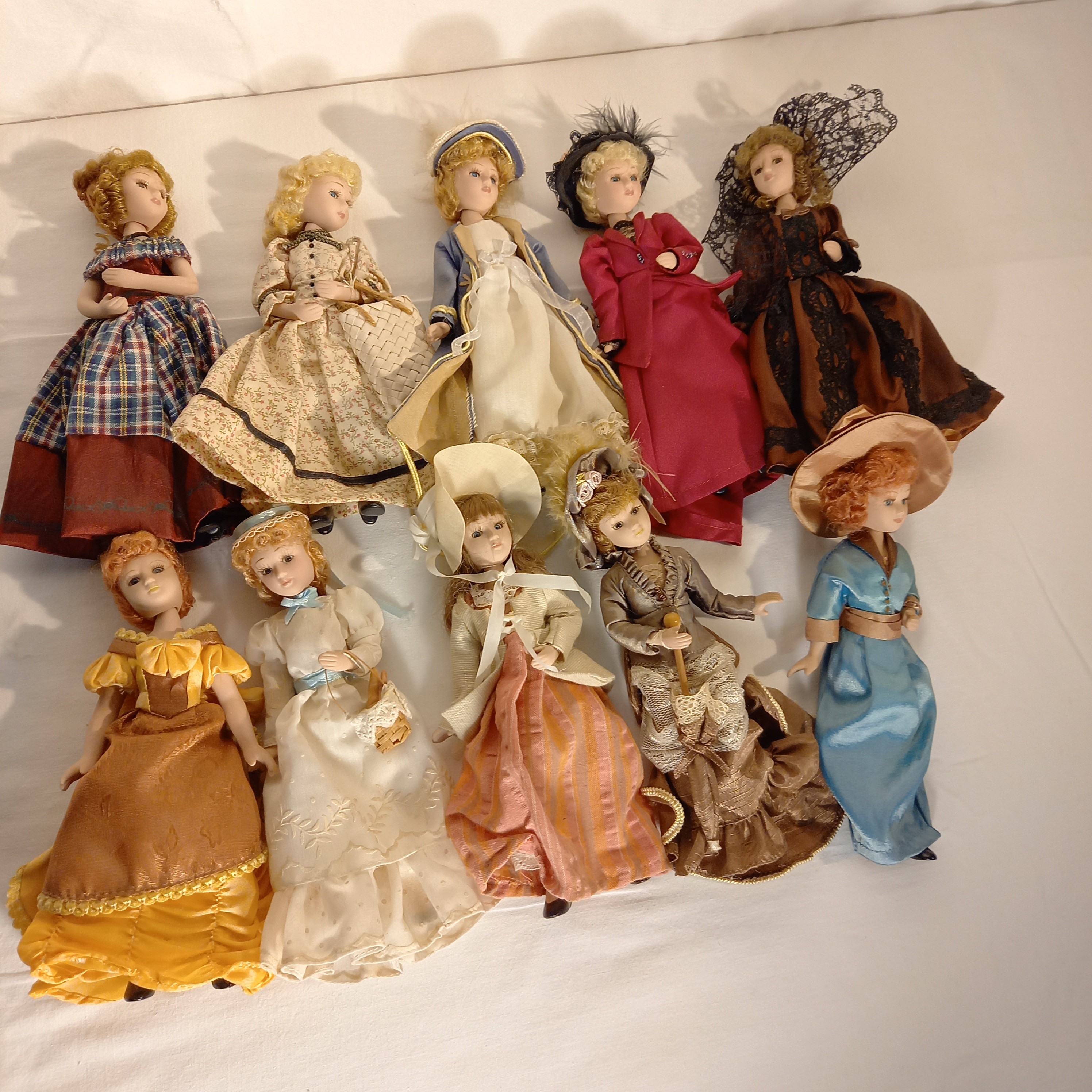 Lot de 10 poupeés de collection en porcelaine  - Vue 3 - 