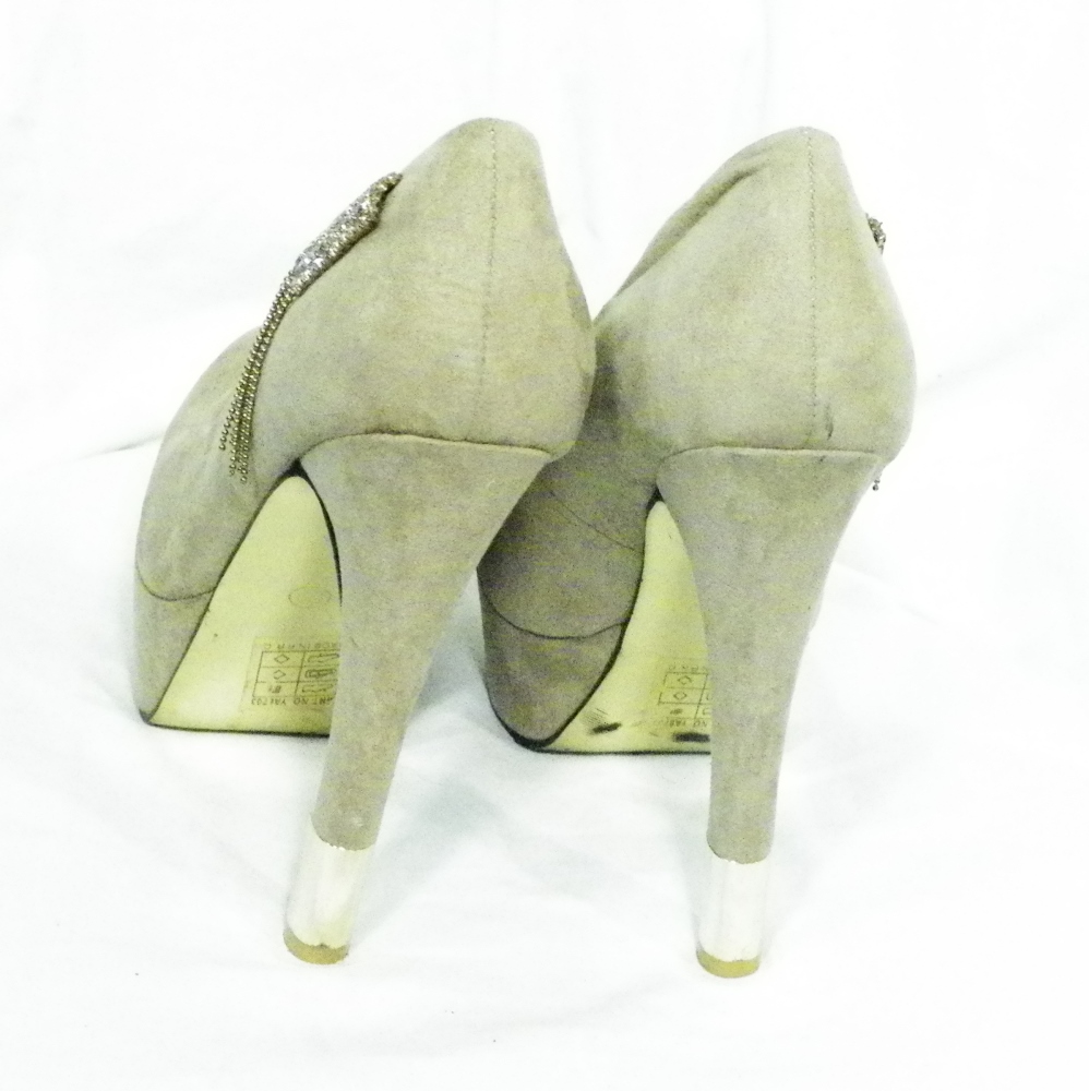 Escarpin Beige VIVI RICH Pointure 38. Bon état - Vue 2 - 
