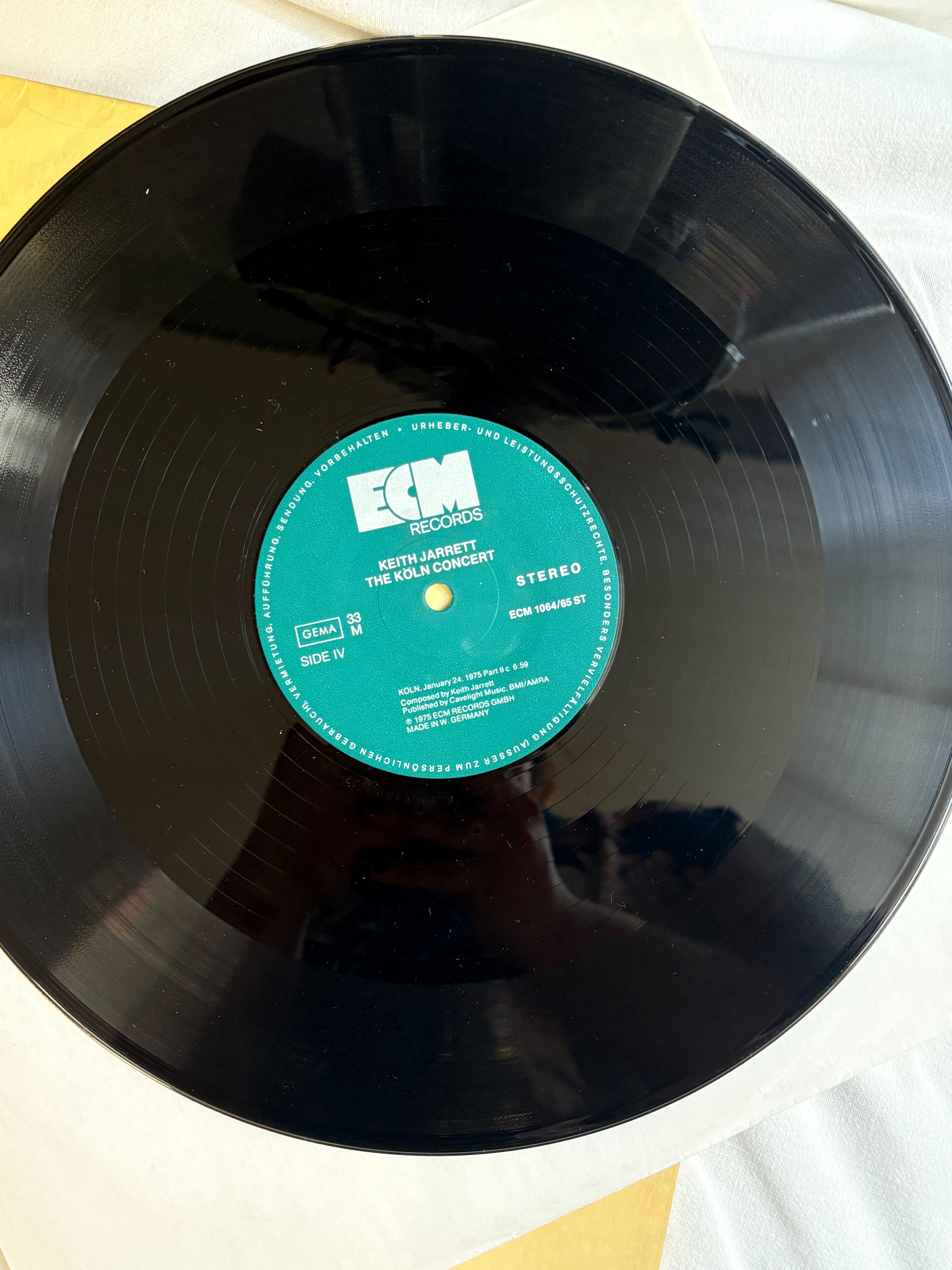 Voir photo 6 de Keith Jarrett "The Koln concert"' coffret 2 vinyles 33t 1975 Keith Jarrett "The Koln concert"' coffret 2 vinyles 33t 1975 Très bon état - Vue 6 -