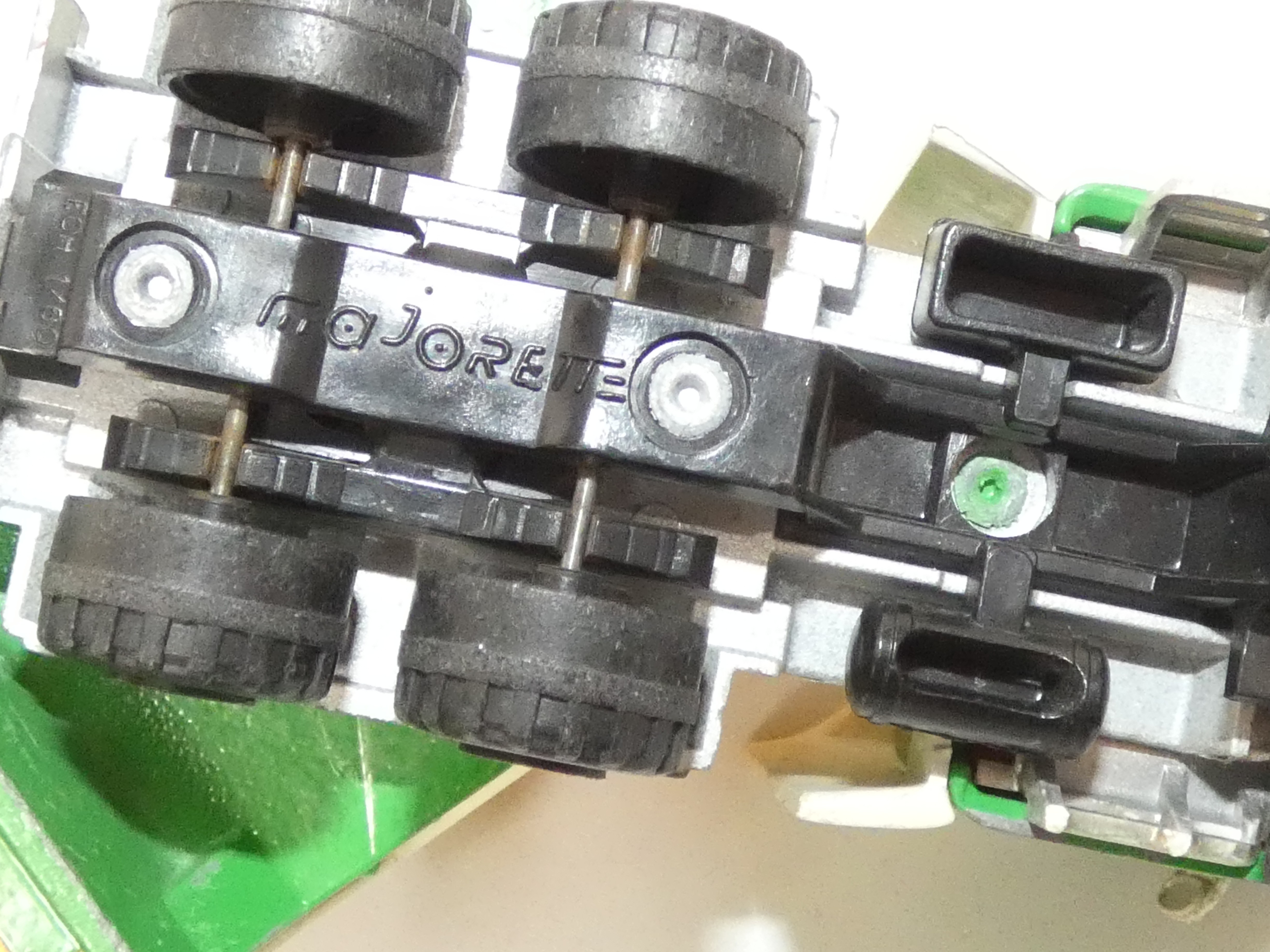 Miniature Majorette Semi-Remorque Dinosor - Échelle 1/60 - Camion Transport Dinosaures