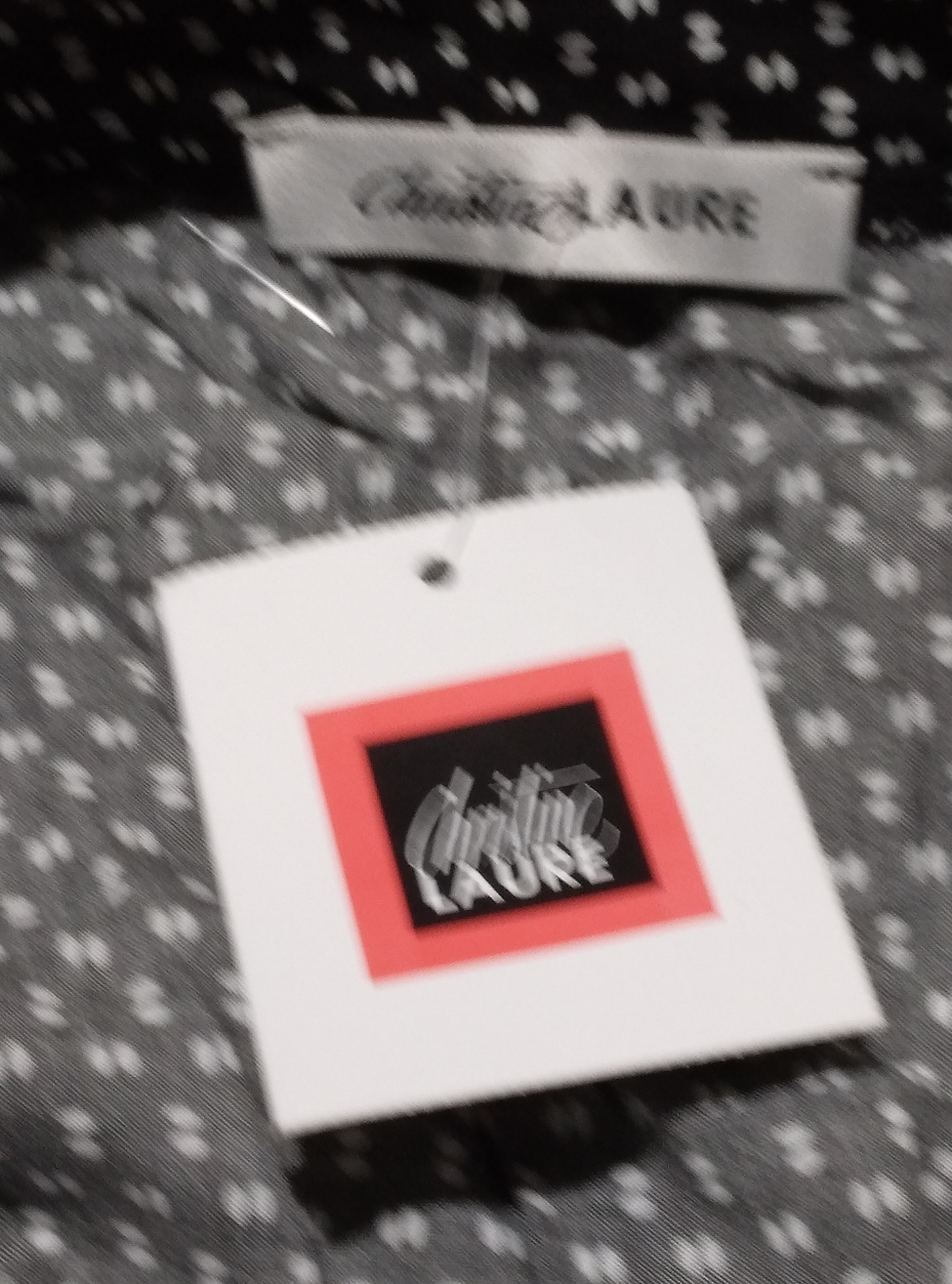 Voir photo 6 de T-Shirt manche longue noir imprimé géométrique blanc, Christine Laure - 1 T-Shirt manche longue noir imprimé géométrique blanc, Christine Laure - 1 Comme neuf - Vue 6 -