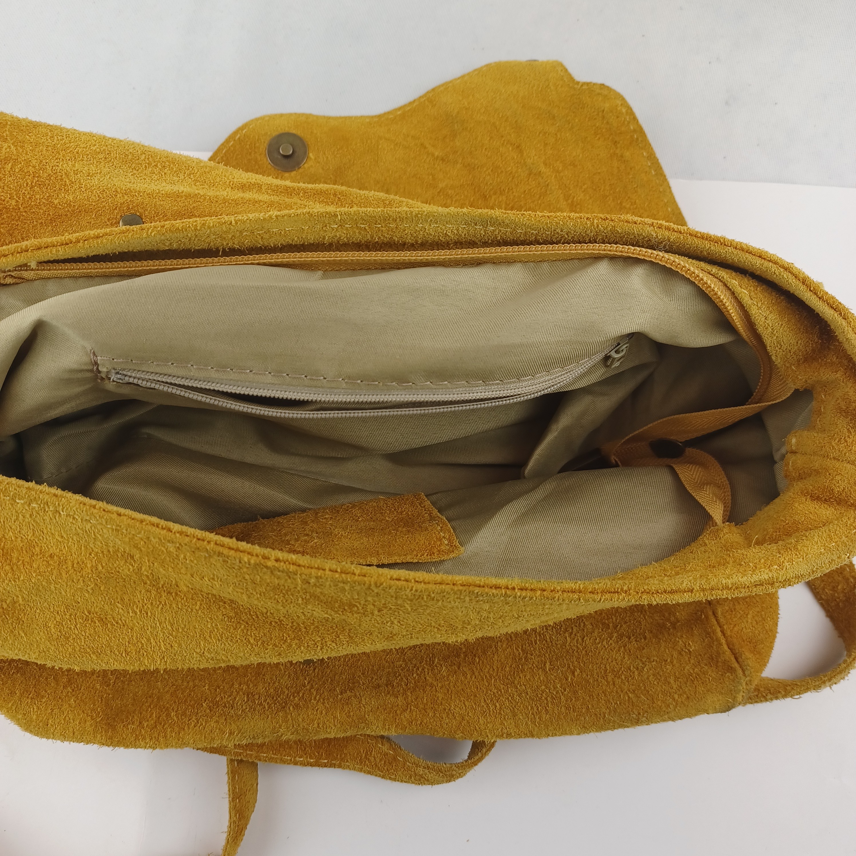 Sac à bandoulières véritable cuir Made in Italy finition style daim jaune - Photo 3