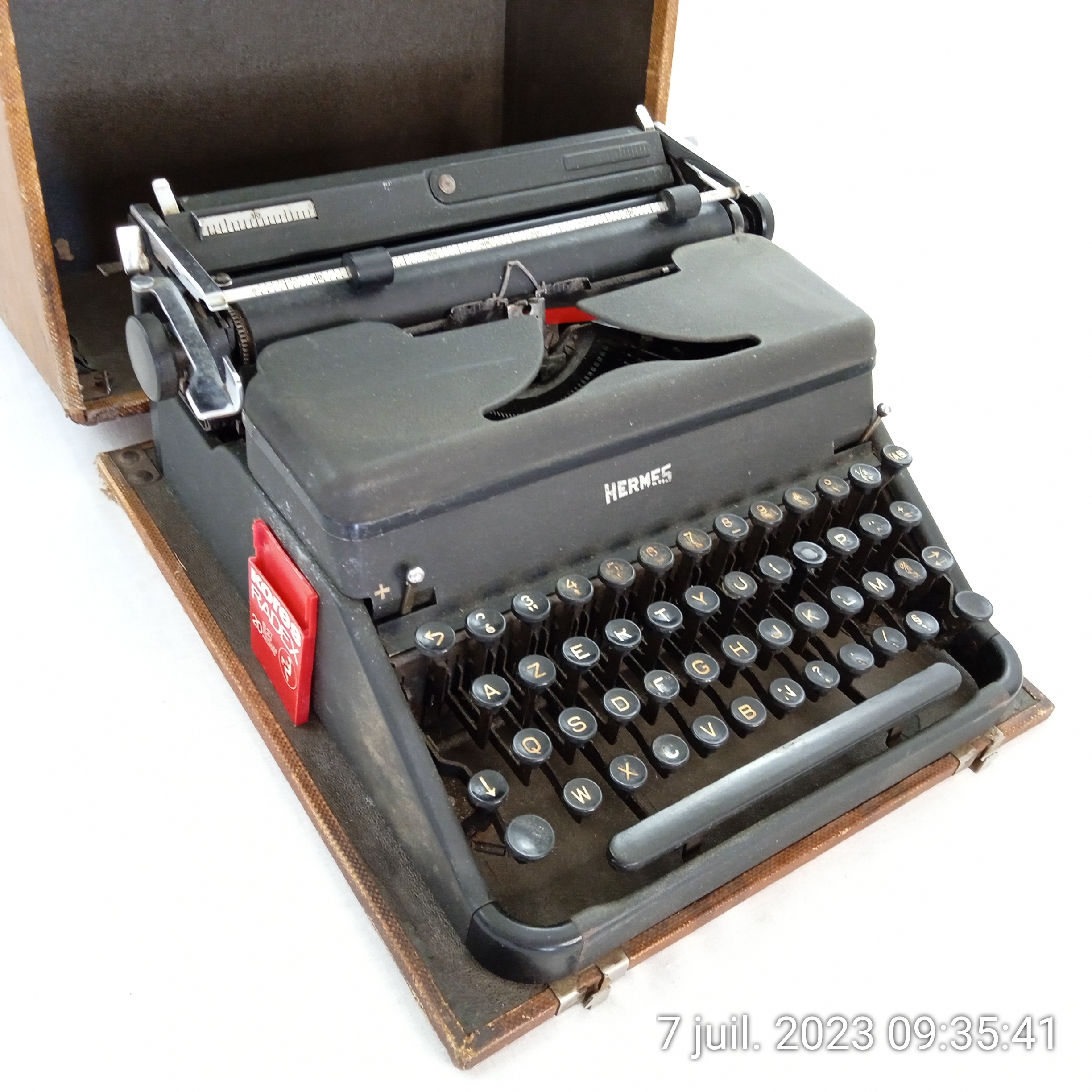Machine à écrire Hermes 2000 produite en 1952 avec valise en bois d'origine - Photo 2