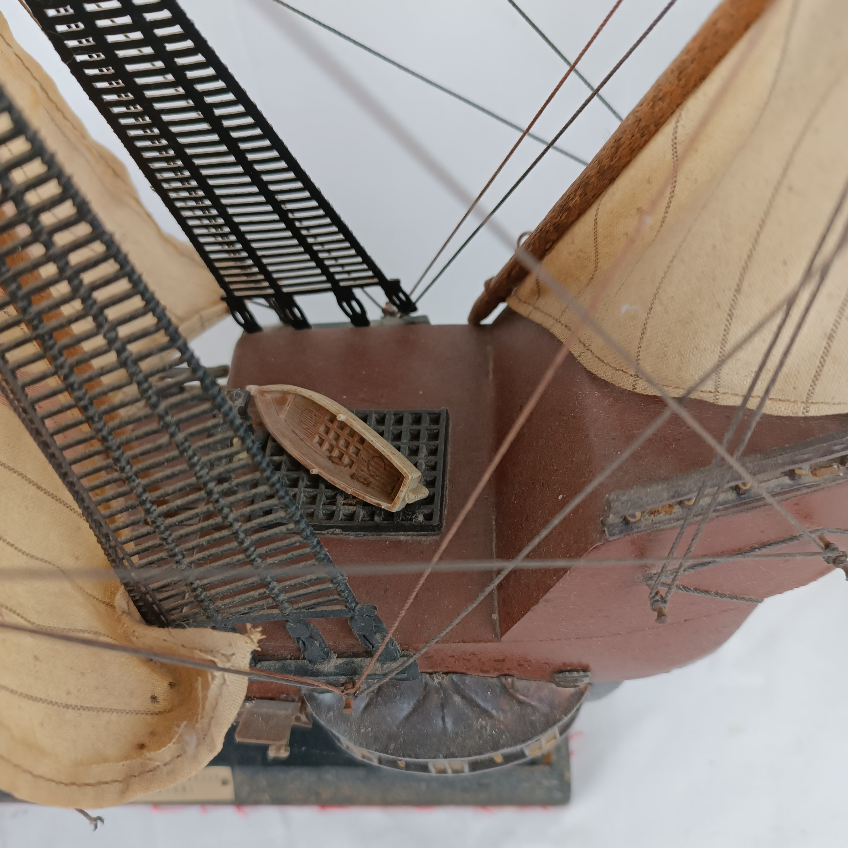 Maquette de bateau en bois, Caravelle espagnole du 15ème siècle, fabriquée en Espagne État correct - Vue 13 - 