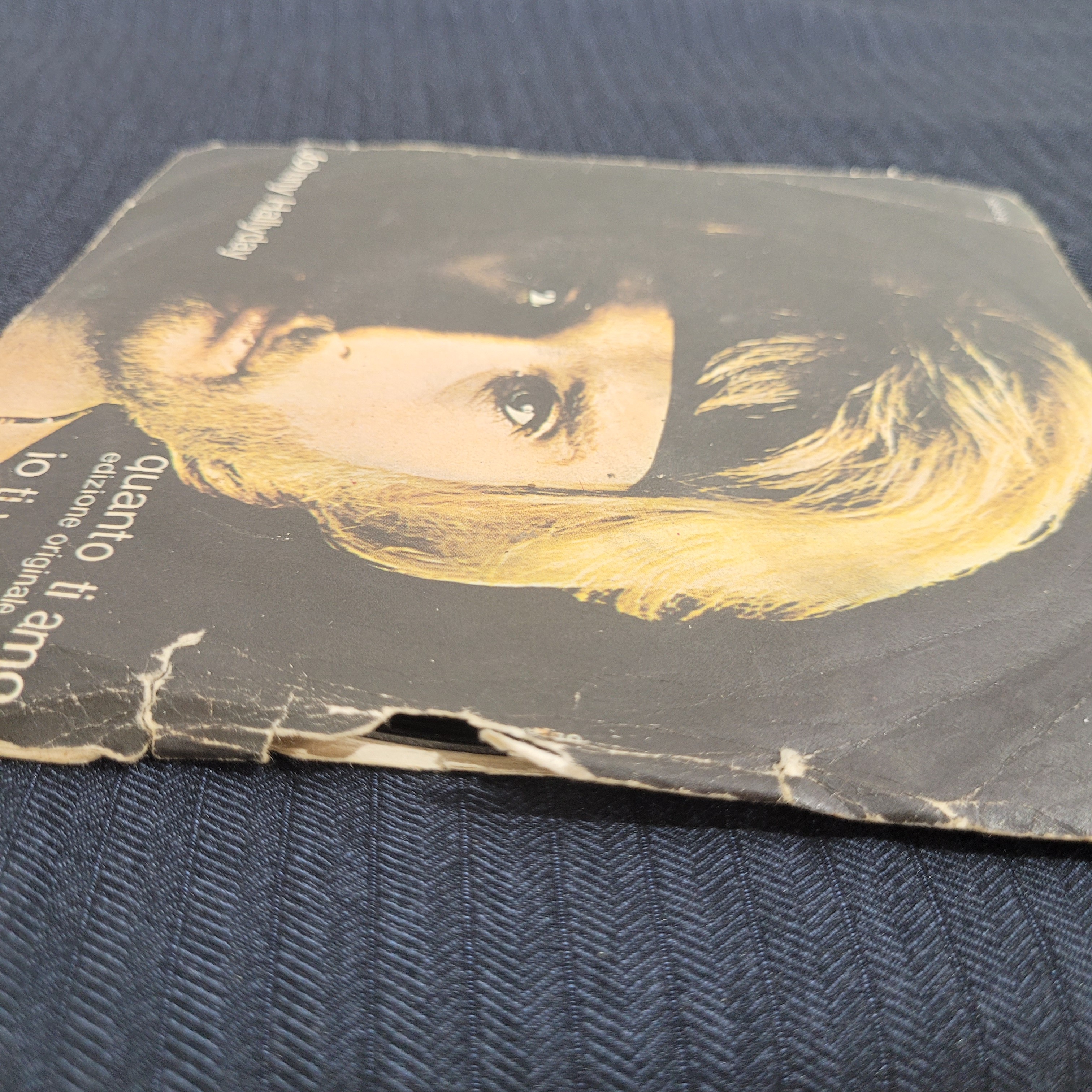 Vinyle 45T - Johnny Hallyday : Quanto ti amo / Io ti voglio (Édition Italienne) État correct - Vue 4 - 