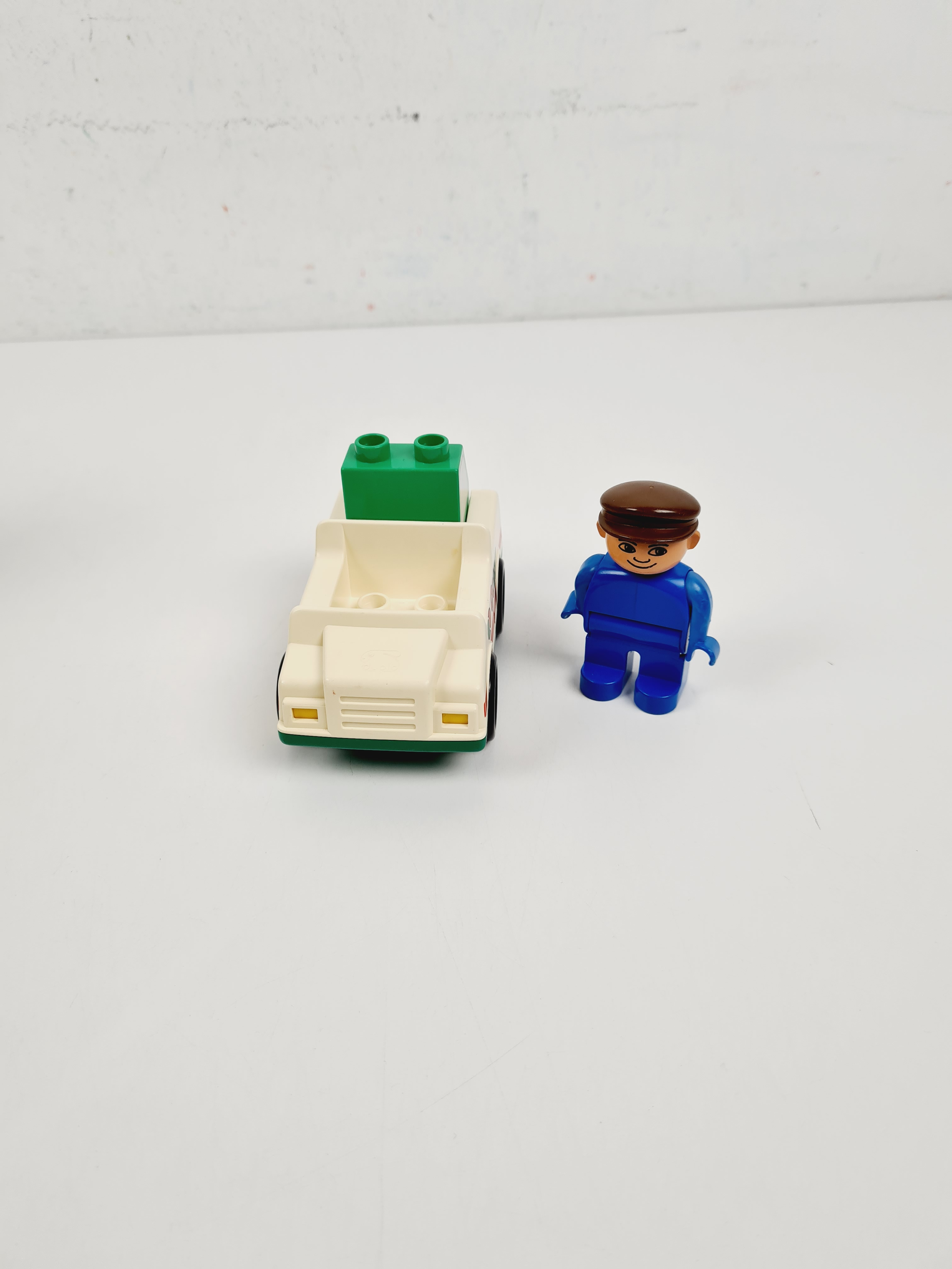 Voir photo 3 de Lego - Sachet Lego en vrac avec voiture - 500 g Lego - Sachet Lego en vrac avec voiture - 500 g Bon état - Vue 3 -
