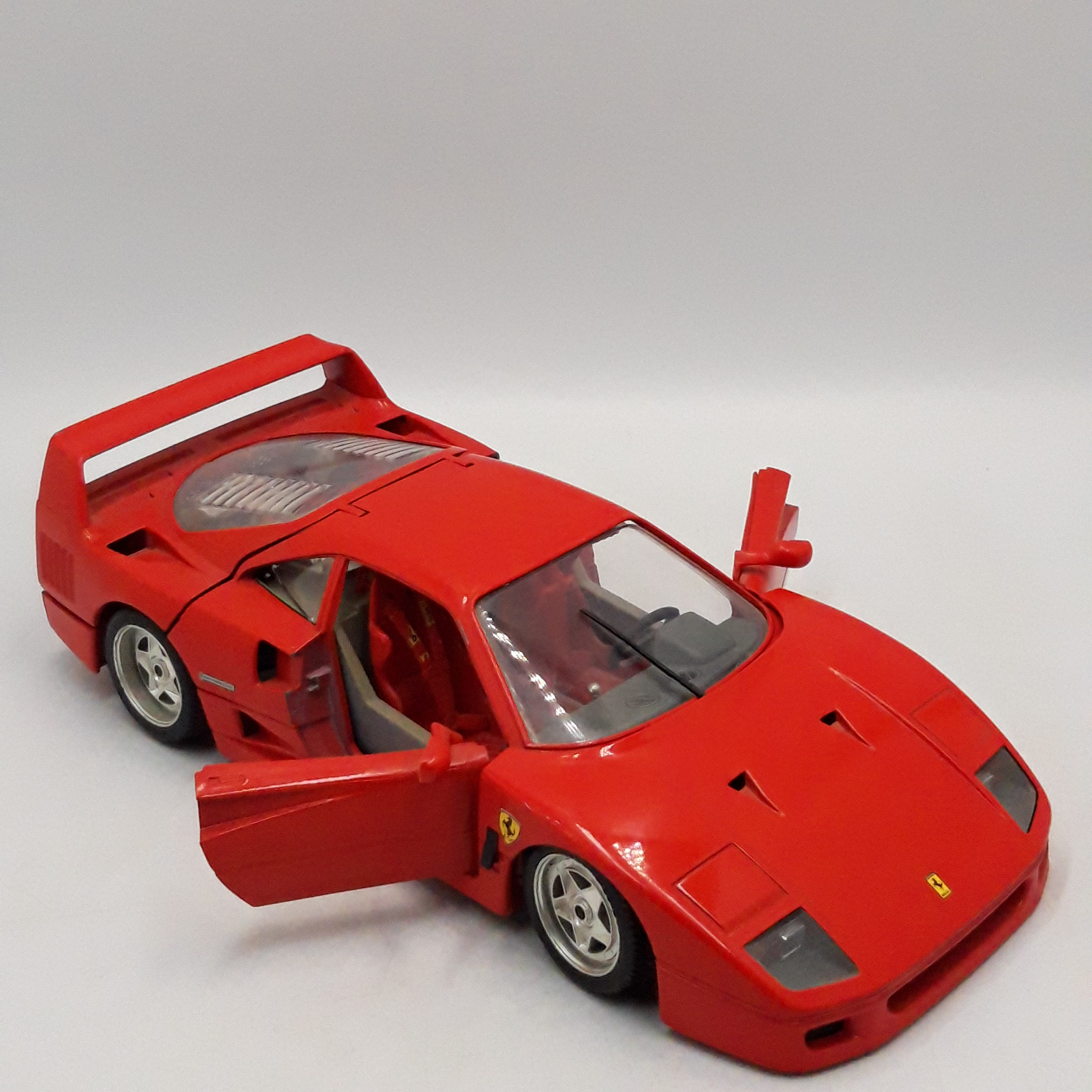 Voiture miniature de Collection, FERRARI F40 (1987) BURAGO Rouge, Ech.1/18. Très bon état - Vue 3 - 