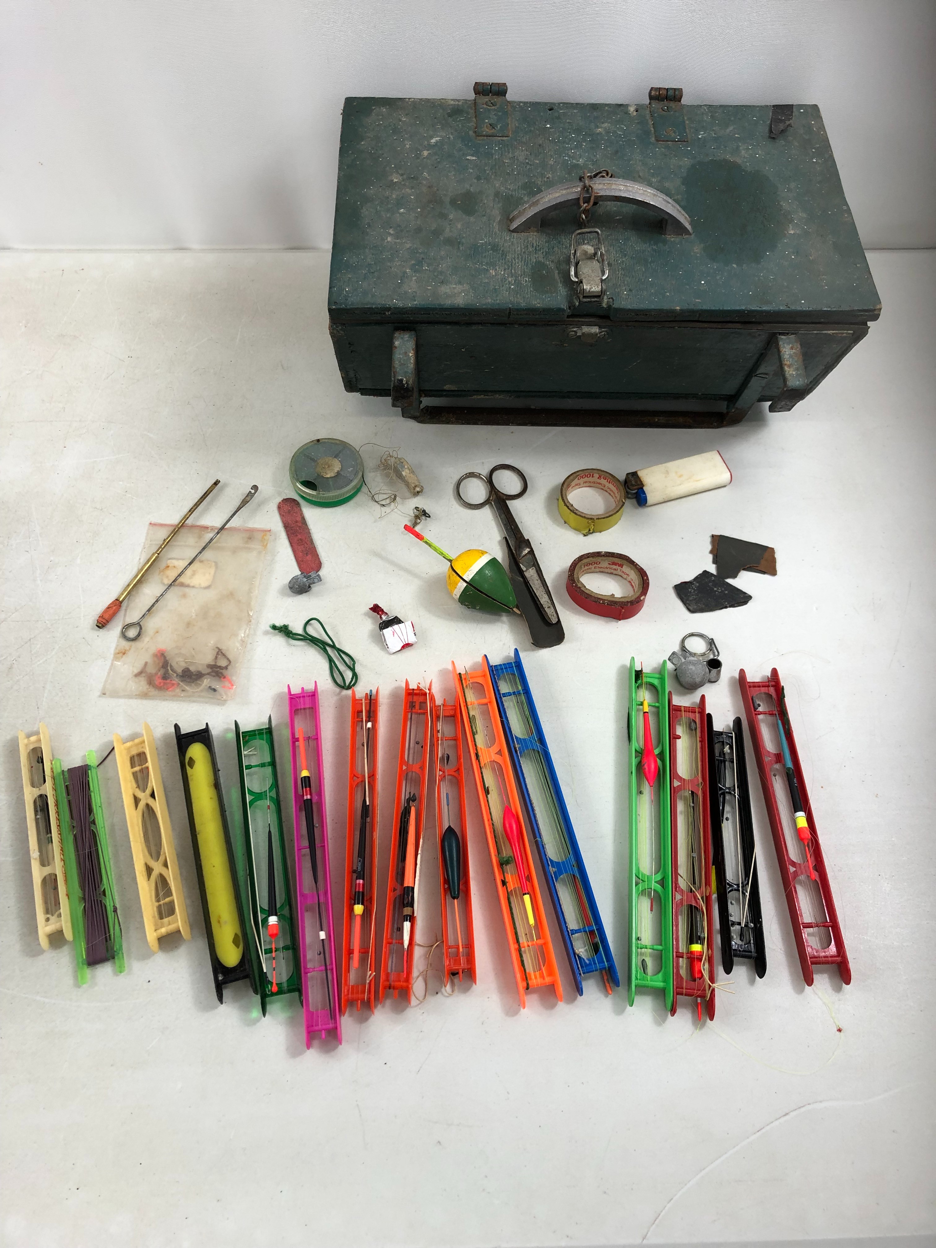 Boite à pêche ancienne pour vélo - Photo 3