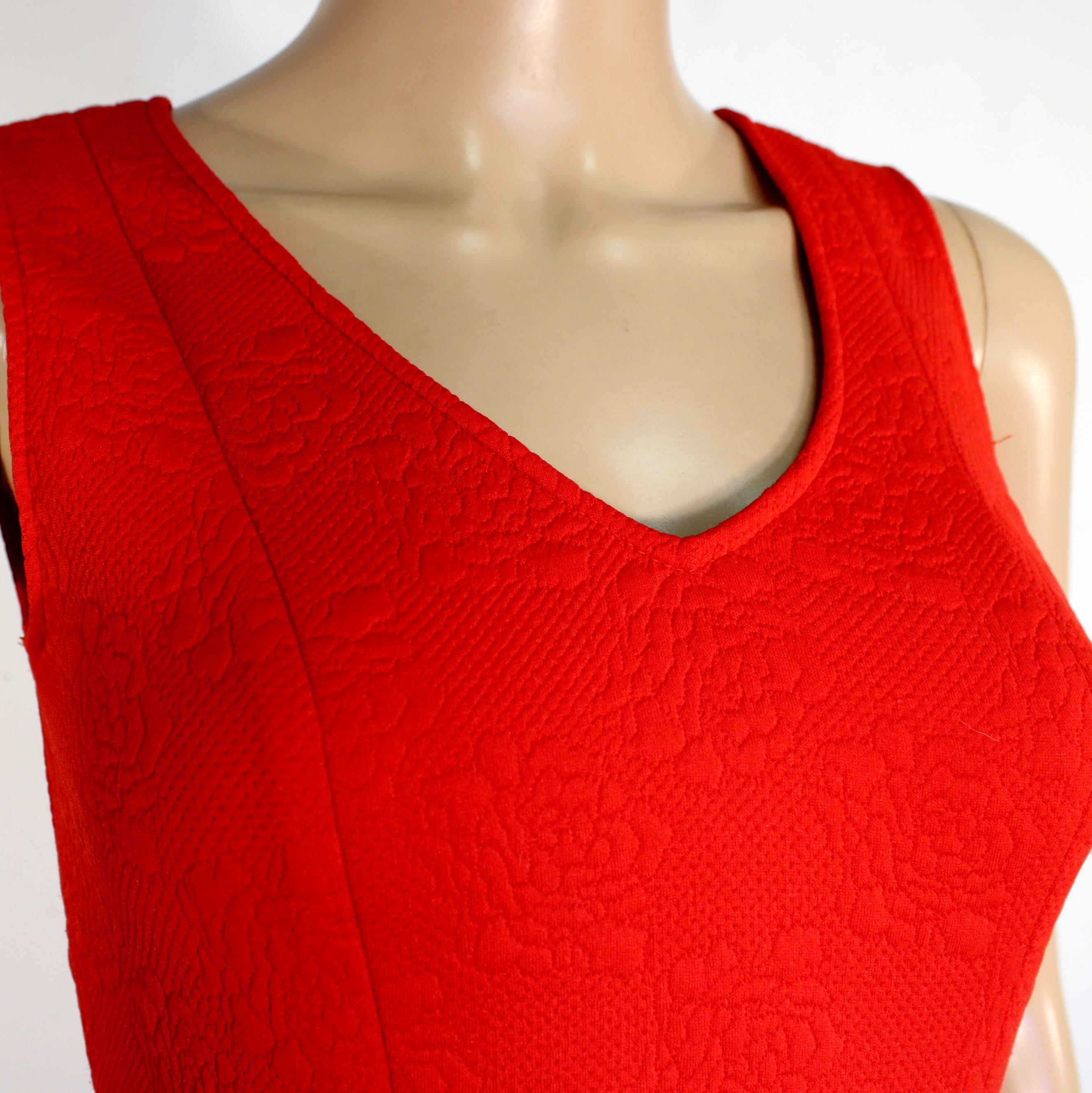 Robe Courte Rouge Vif NAF NAF Taille XS Bon état -  reconditionné disponible sur Label Emmaüs