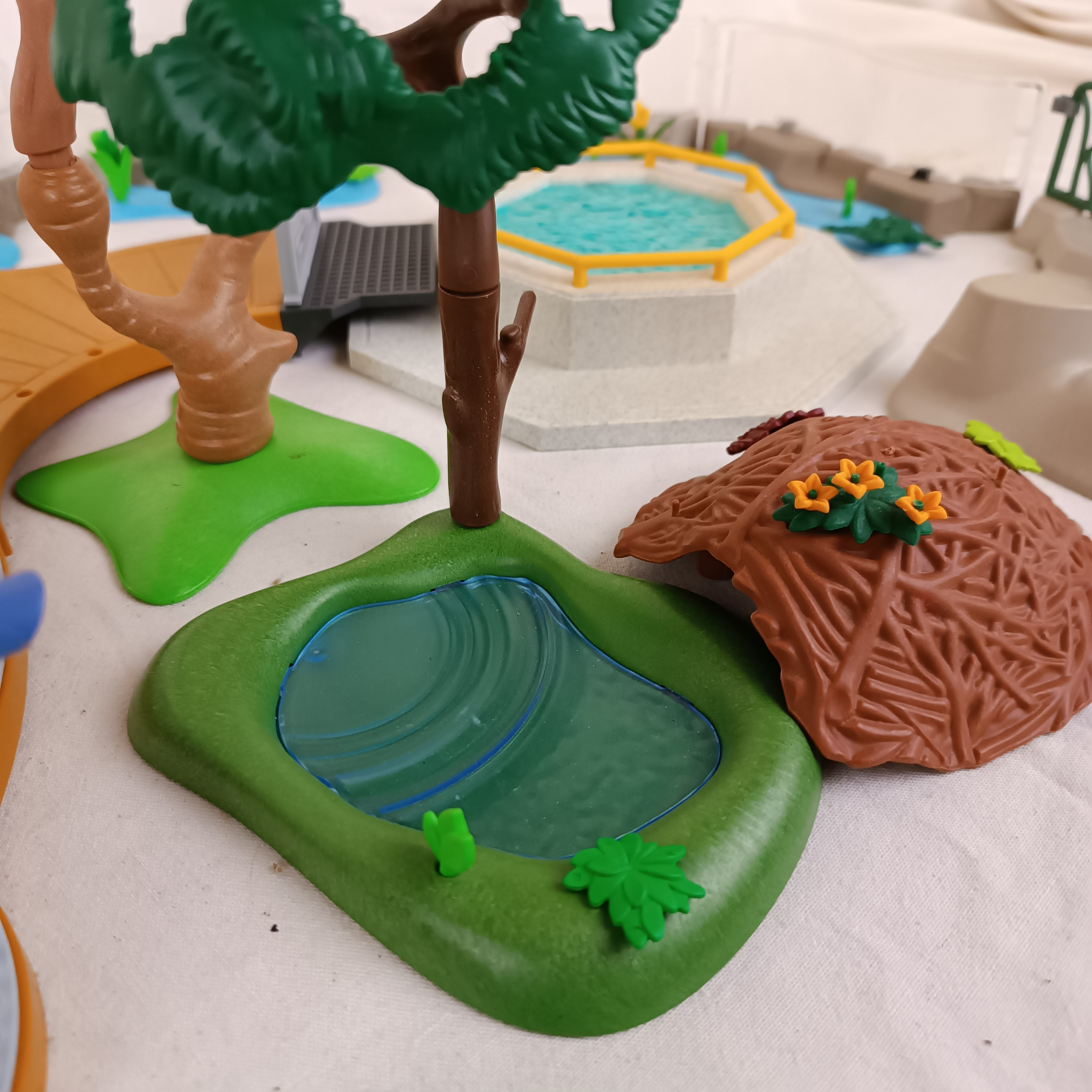 Ensemble Playmobil Zoo, Parc animalier et autres extensions : 175 animaux, 24 personnages Bon état - Vue 22 - 