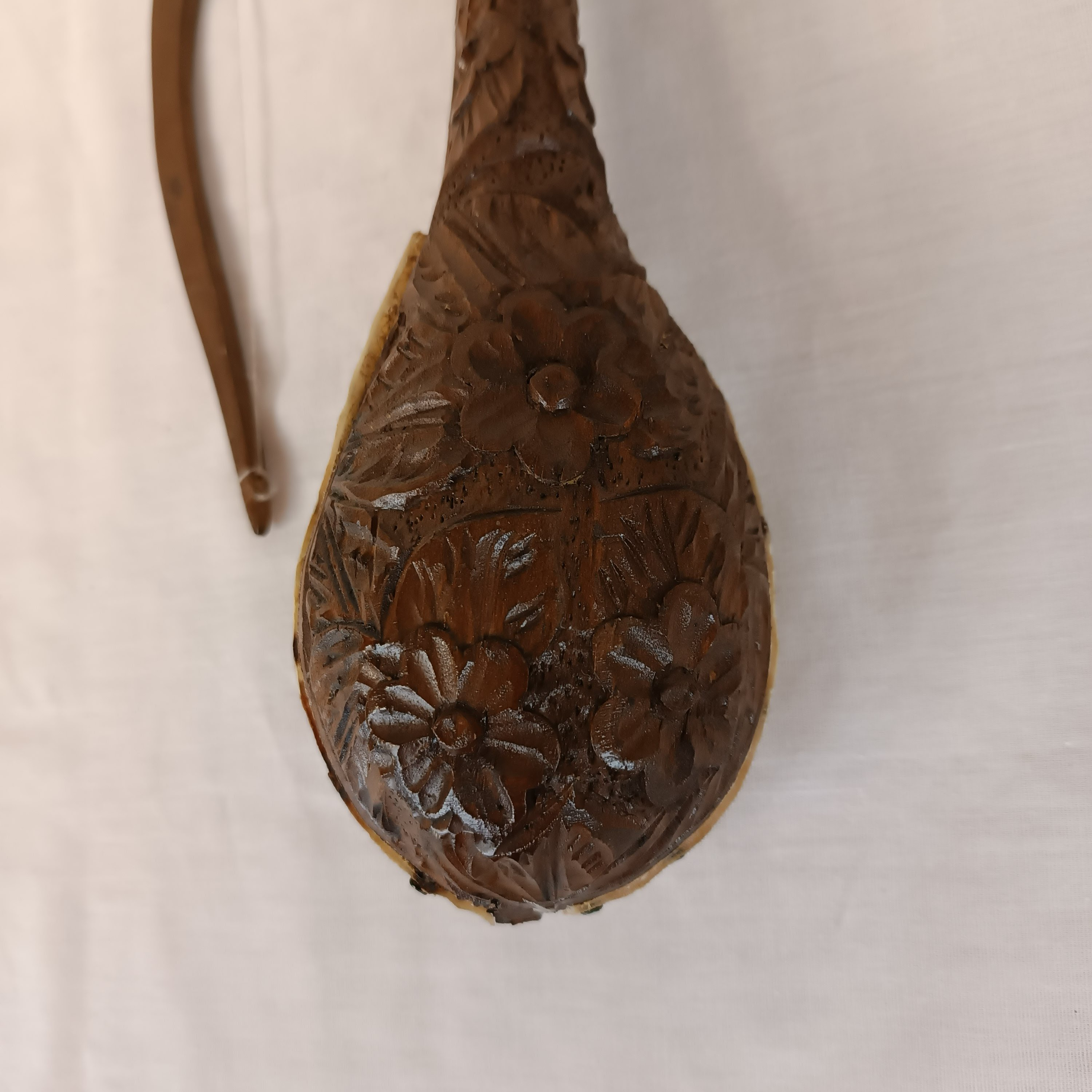 Instrument de musique vintage folklorique des Balkans, en bois sculpté, "GUSLE" fait main, pour décoration État correct - Vue 4 - 
