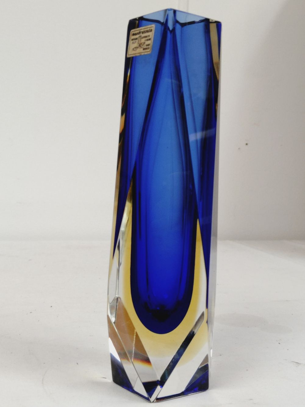 Vase en verre Murano sommerso facetté bleu Klein et ambre-1970, fait main. - Photo 8