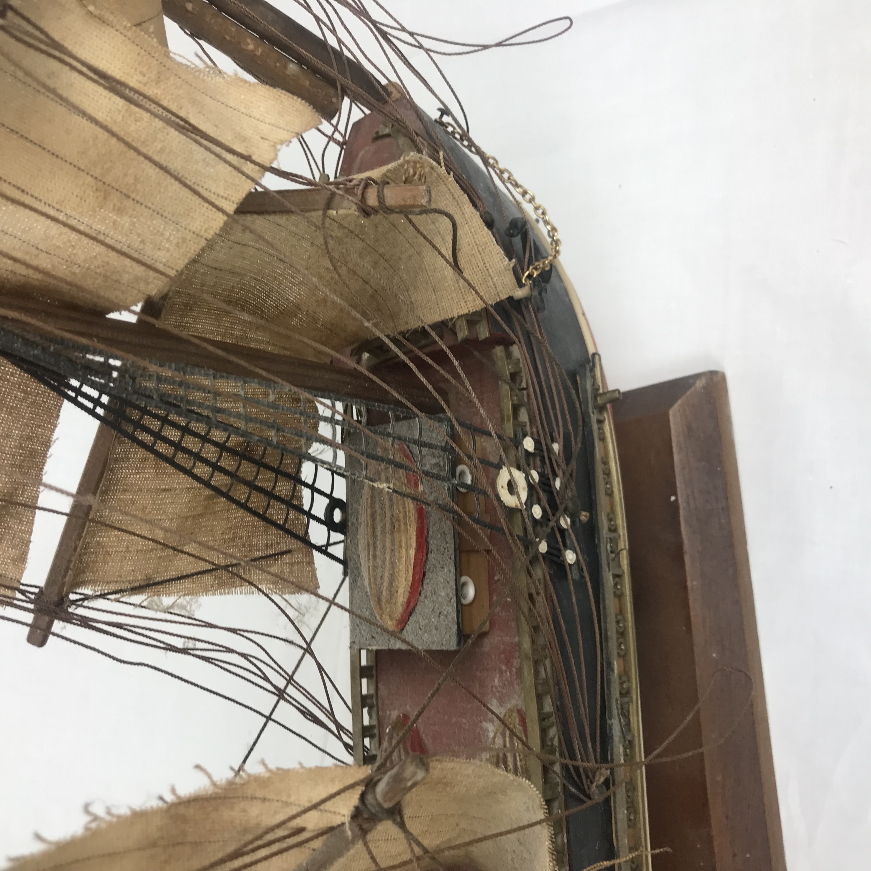 Voir photo 12 de Maquette d'une Frégate du XVIIéme siécle Maquette d'une Frégate du XVIIéme siécle Bon état - Vue 12 -