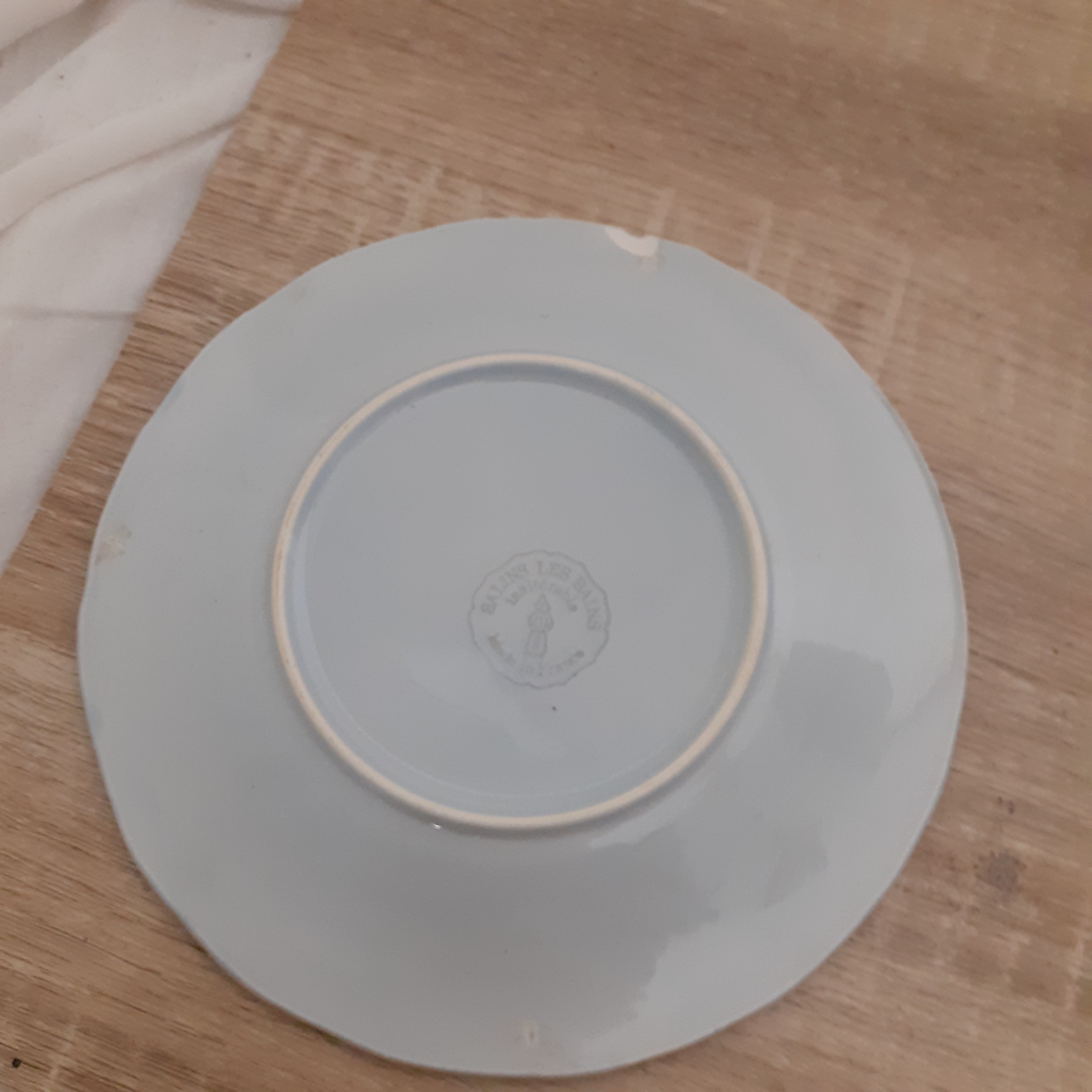Voir photo 4 de Lot de 2 assiettes à dessert de SALINS les BAINS à décor fruitier. Lot de 2 assiettes à dessert de SALINS les BAINS à décor fruitier. Bon état - Vue 4 -