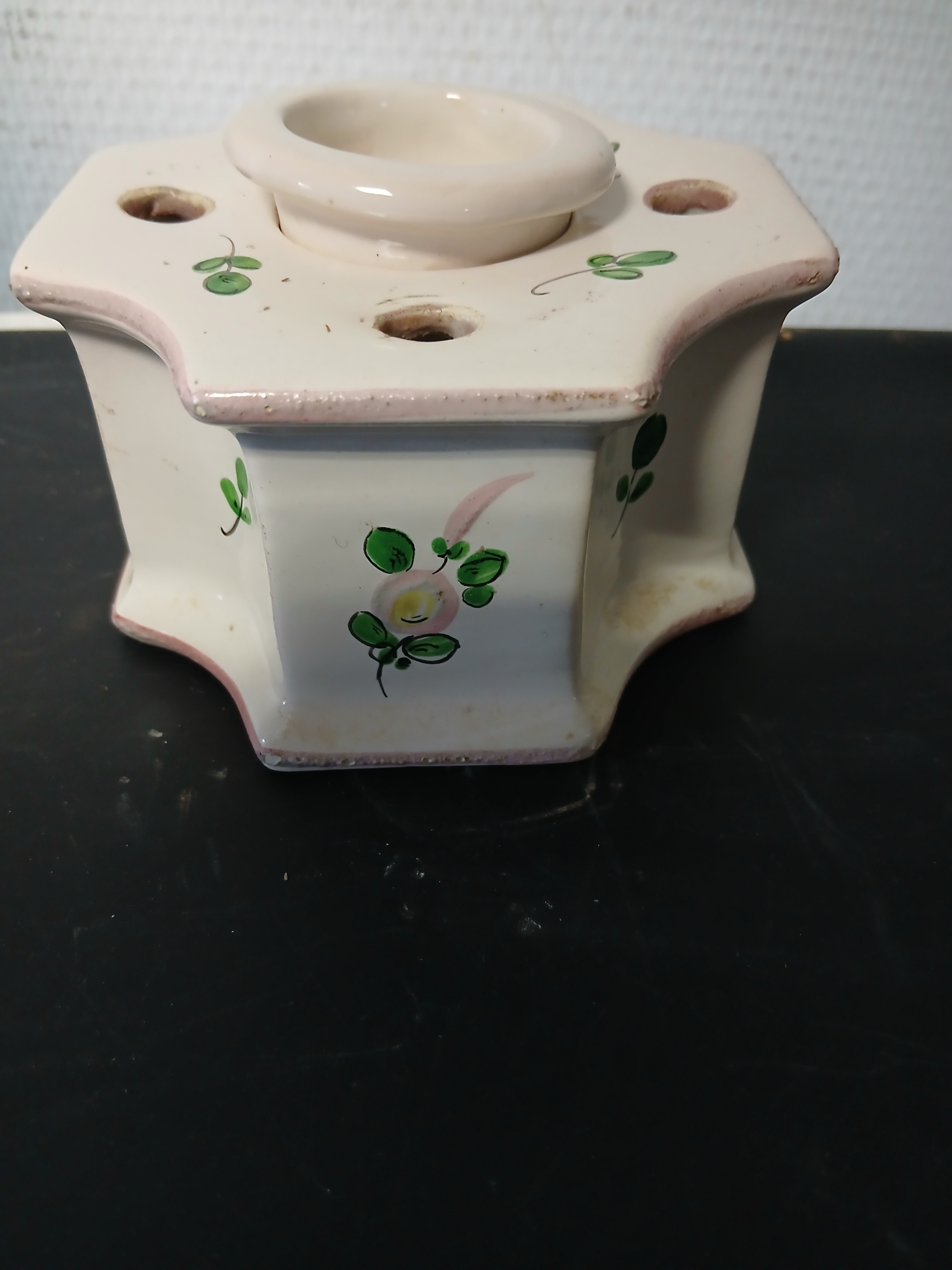 Porte plume en faience de Clamesy à décor de fleurs signé CR ( Colas Roger)  - Vue 3 - 
