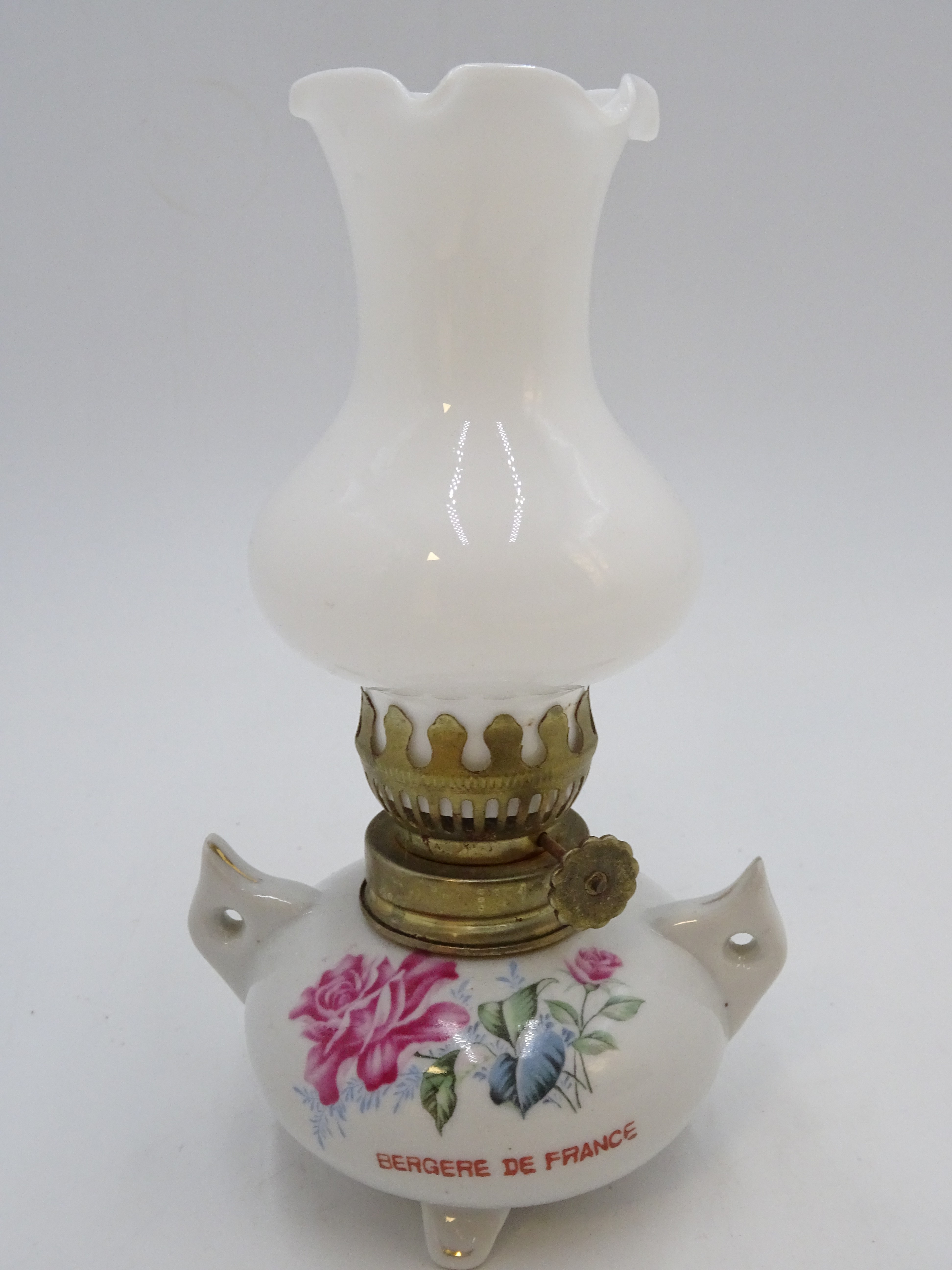 Mini lampe à huile faïence "Bergère de France" État correct - Vue 2 - 