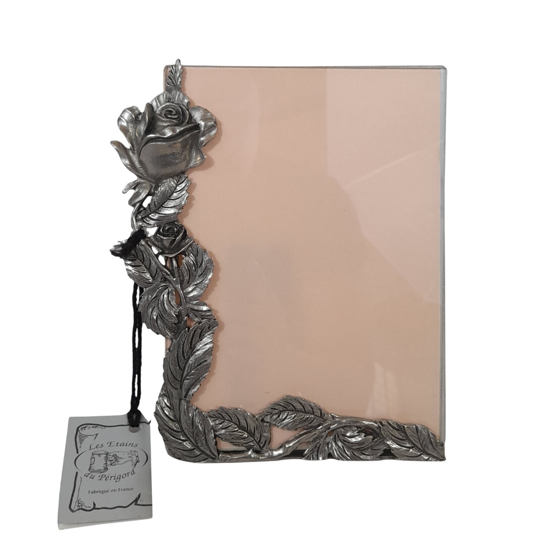 Acheter Cadre Photo en étain d'art artisanal – Les Étains du Périgord (Fabriqué en France) Comme neuf - 19,00 € Cadre Photo en étain d'art artisanal – Les Étains du Périgord (Fabriqué en France) Comme neuf - reconditionné disponible sur Label Emmaüs