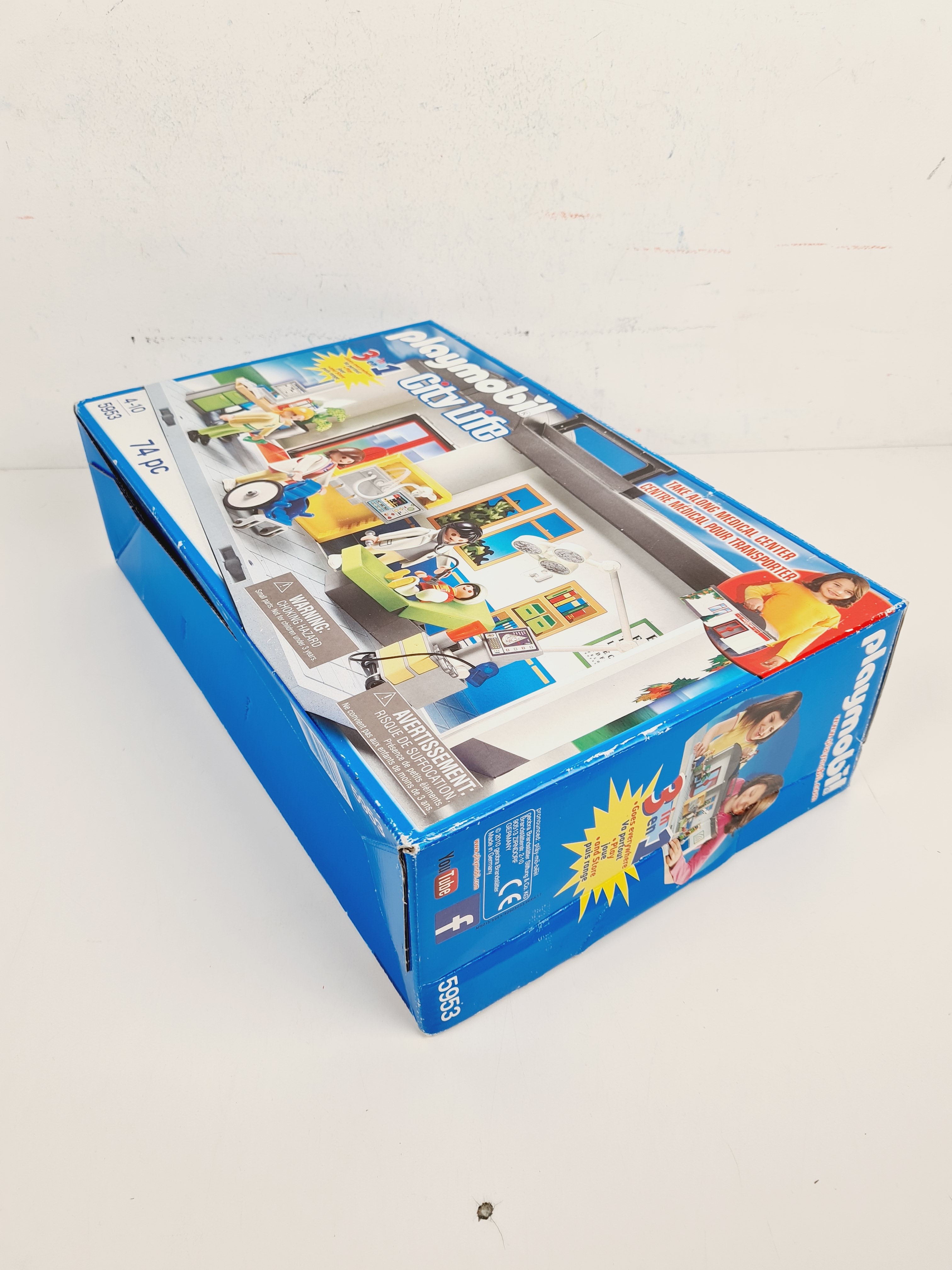 Voir photo 3 de Playmobil - 5953 - City life - 74 pièces - Dès 4 ans Playmobil - 5953 - City life - 74 pièces - Dès 4 ans Bon état - Vue 3 -