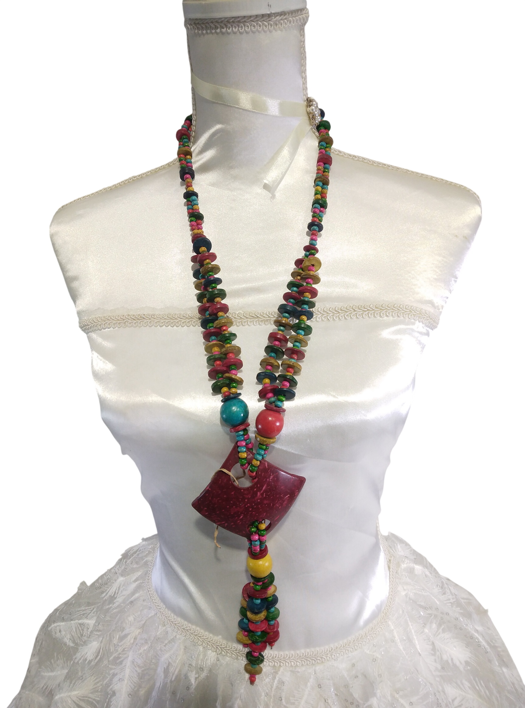 Colliers de perles en bois multicolores Très bon état -  reconditionné disponible sur Label Emmaüs