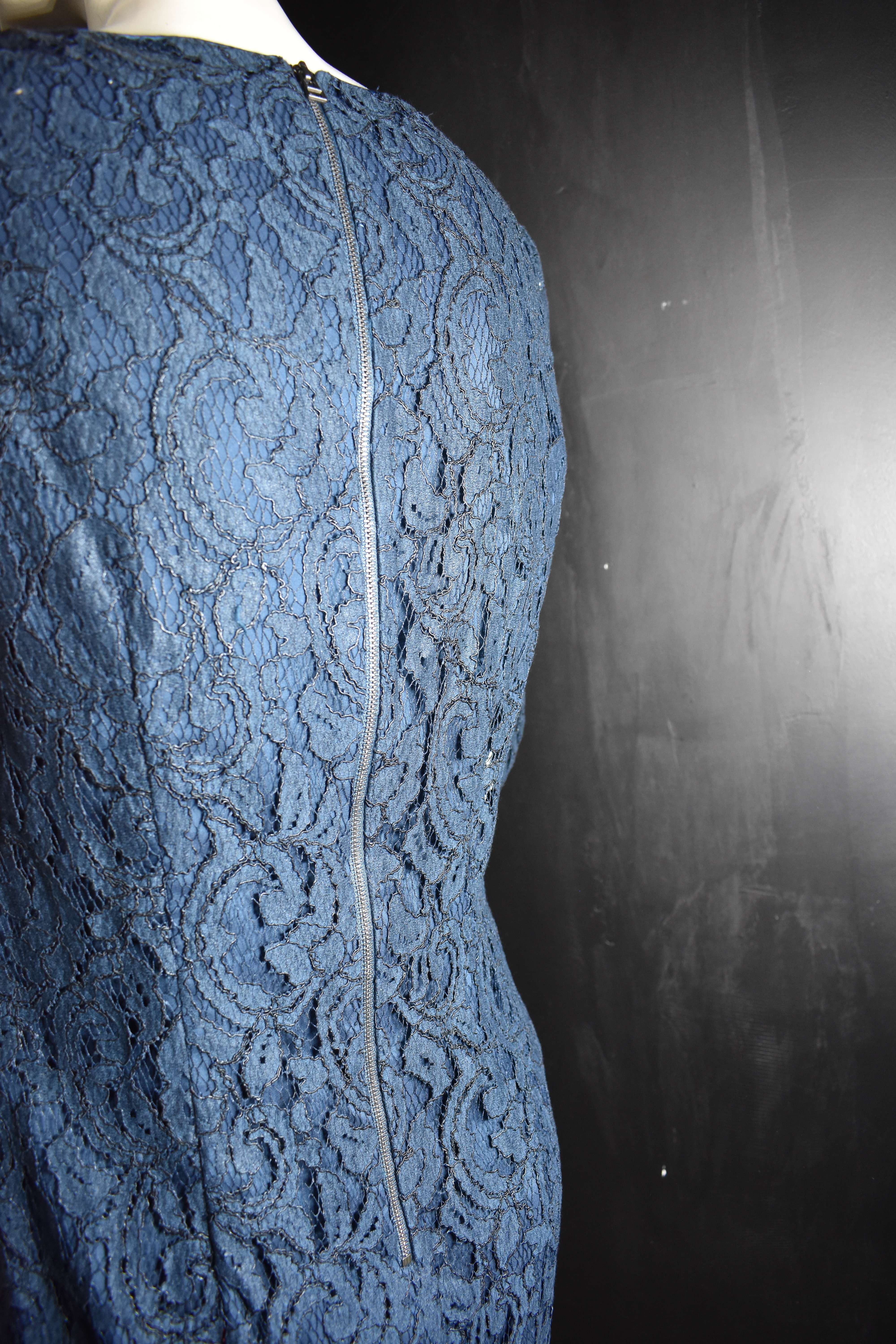 Voir photo 6 de Robe Georges RECH bleu marine en dentelle, doublure satin bleu, manches 3/4, taille 38. Robe Georges RECH bleu marine en dentelle, doublure satin bleu, manches 3/4, taille 38. Bon état - Vue 6 -