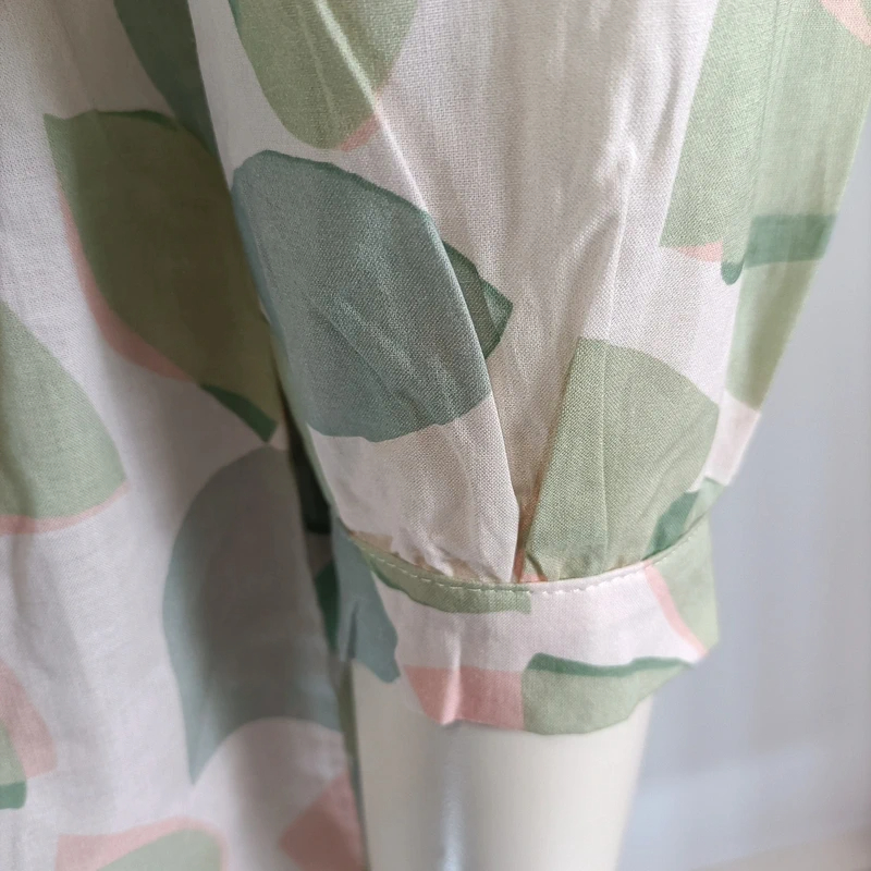 Blouse fluide imprimé feuillage pastel Quintessence col V manches 3/4 légère taille M Comme neuf - Vue 14 - 